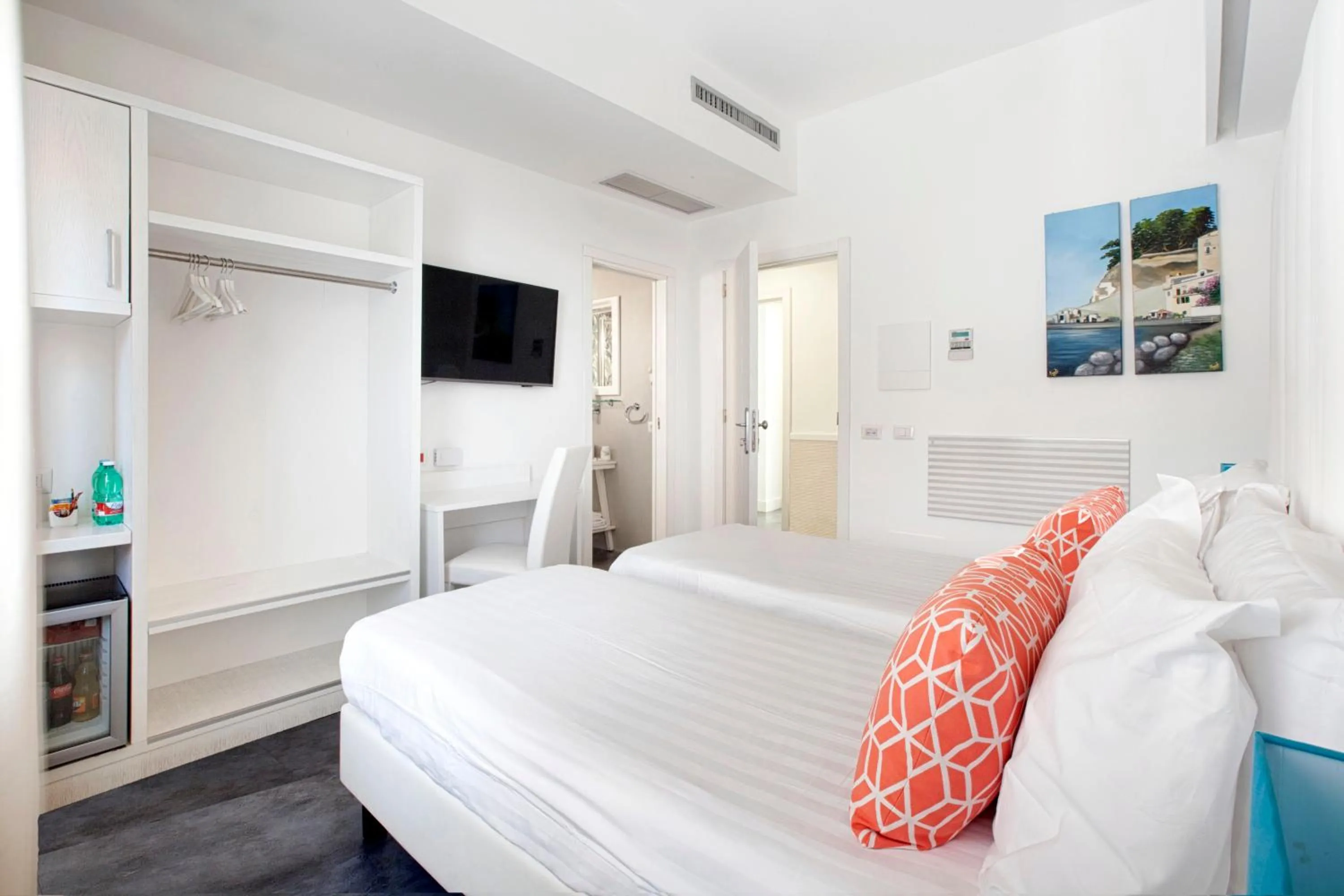 Bedroom, Bed in Hotel Tasso Suites & Spa