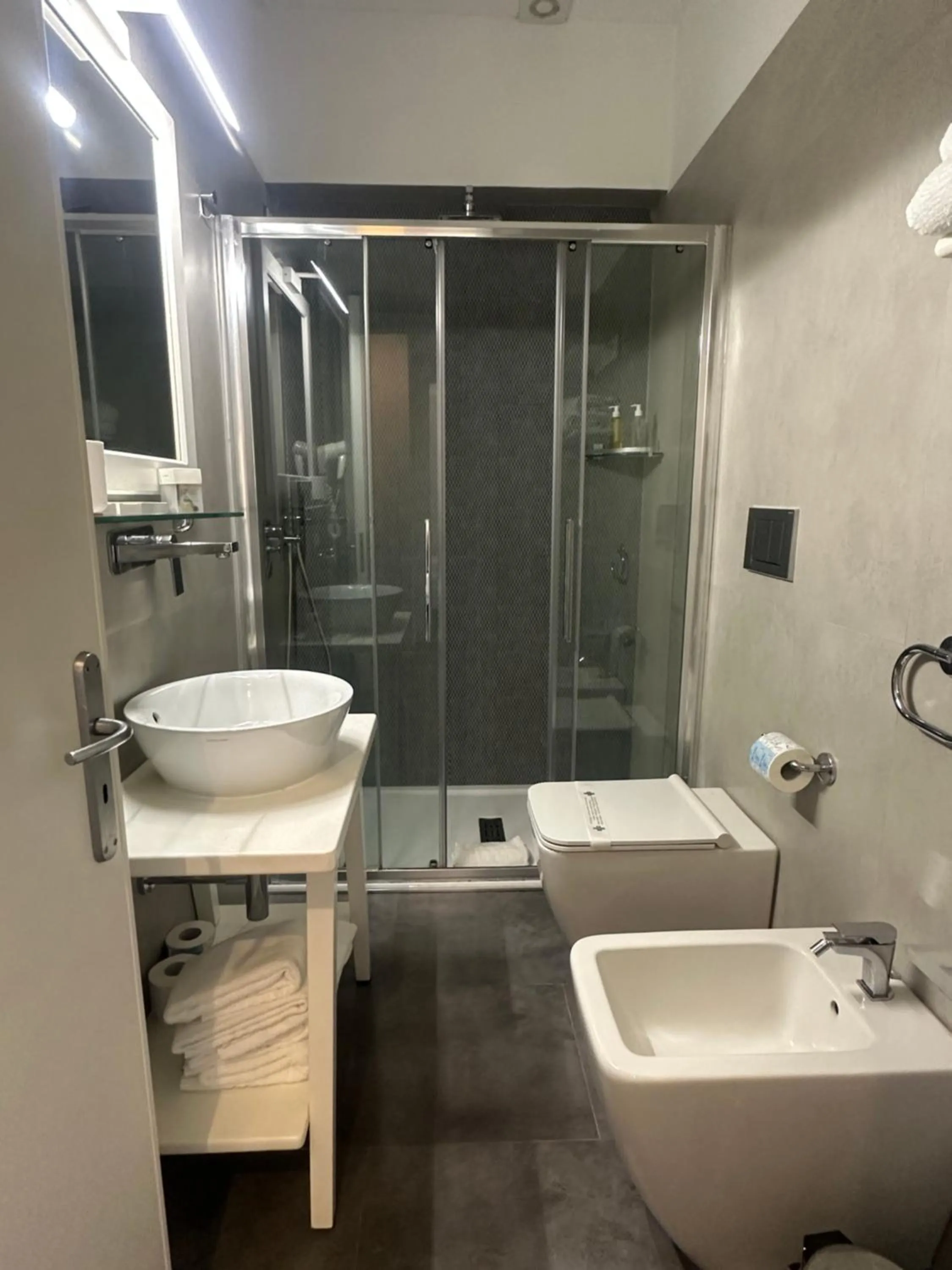 Bathroom in Hotel Tasso Suites & Spa