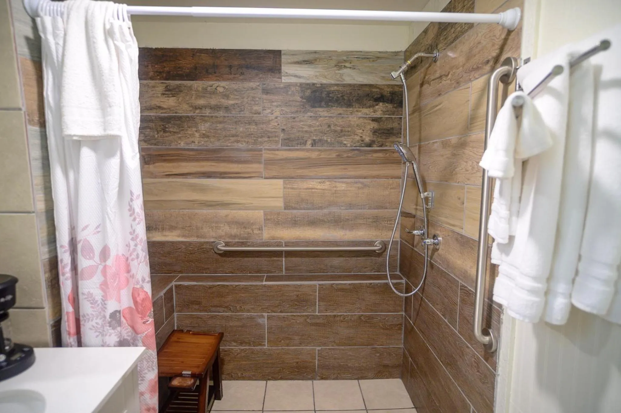 Bathroom in Genas's Sierra Inn & Restaurant