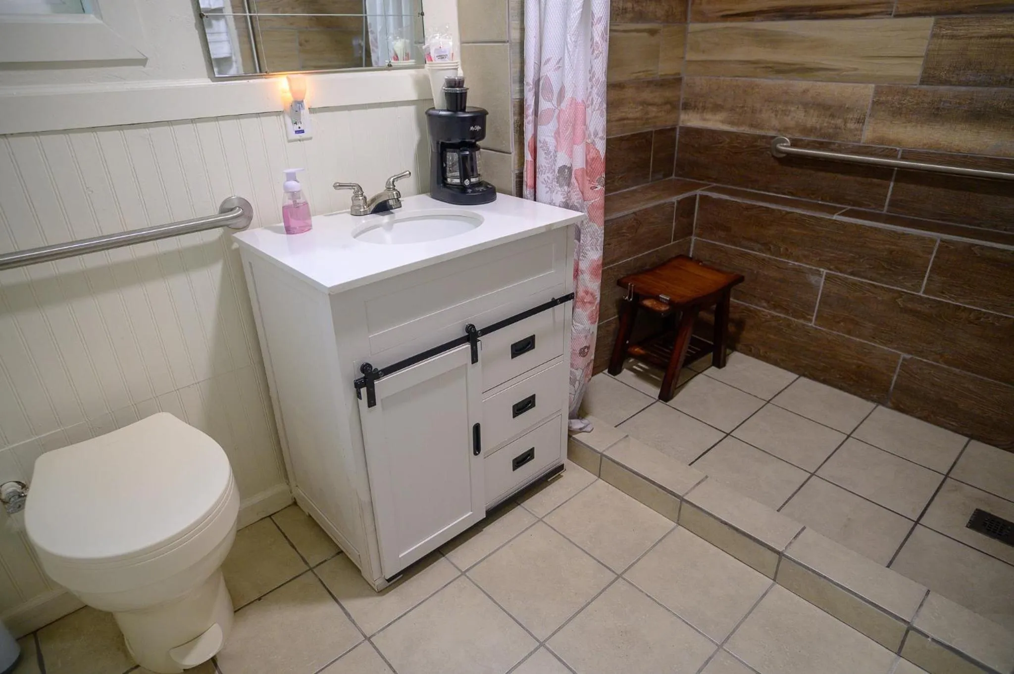 Bathroom in Genas's Sierra Inn & Restaurant