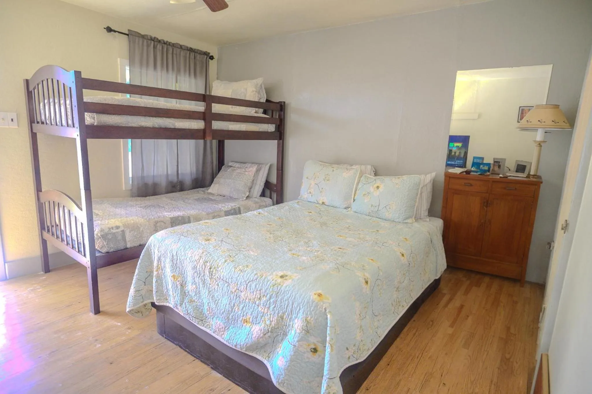 Bedroom, Bed in Genas's Sierra Inn & Restaurant