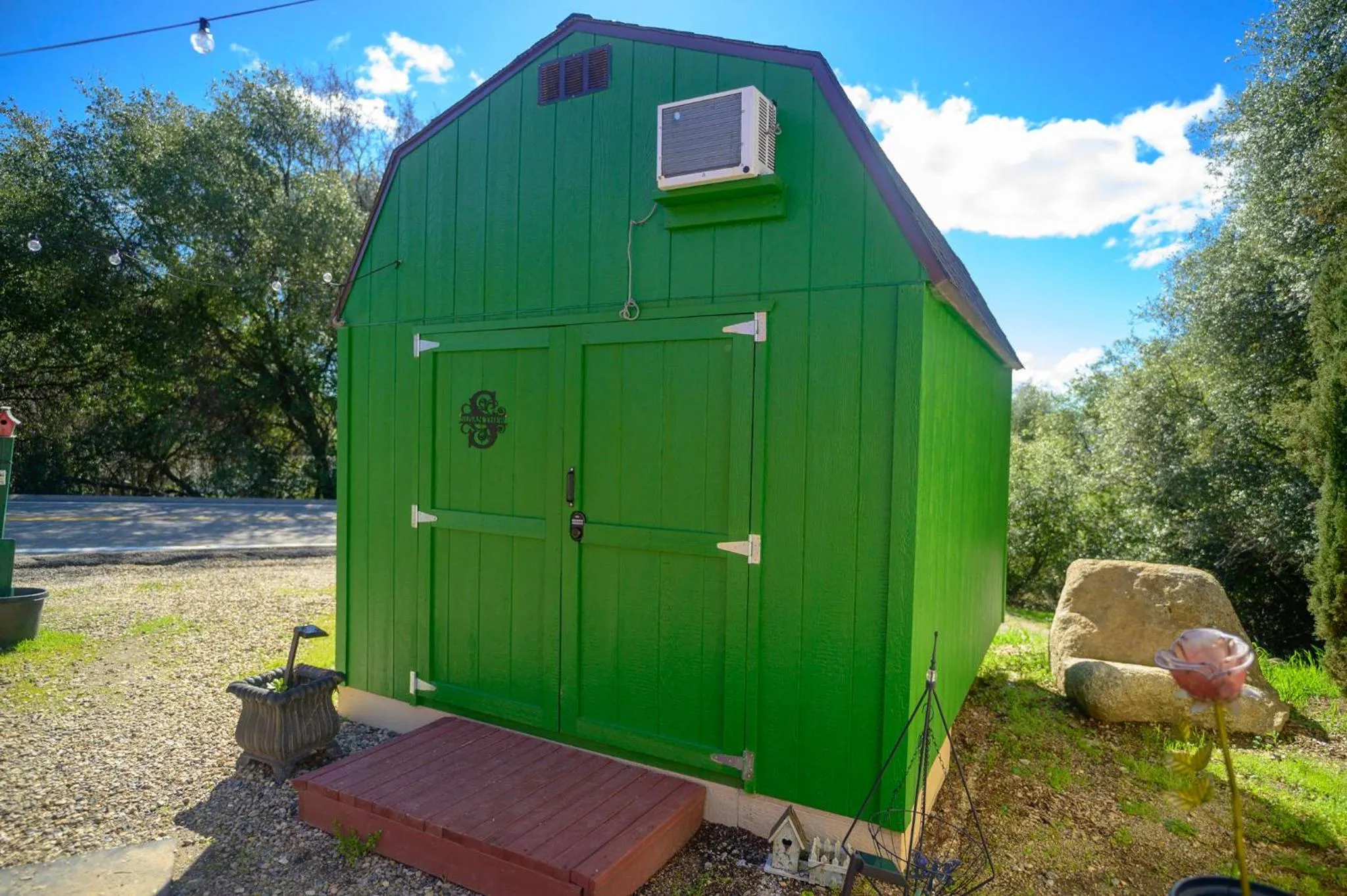 Property building in Genas's Sierra Inn & Restaurant
