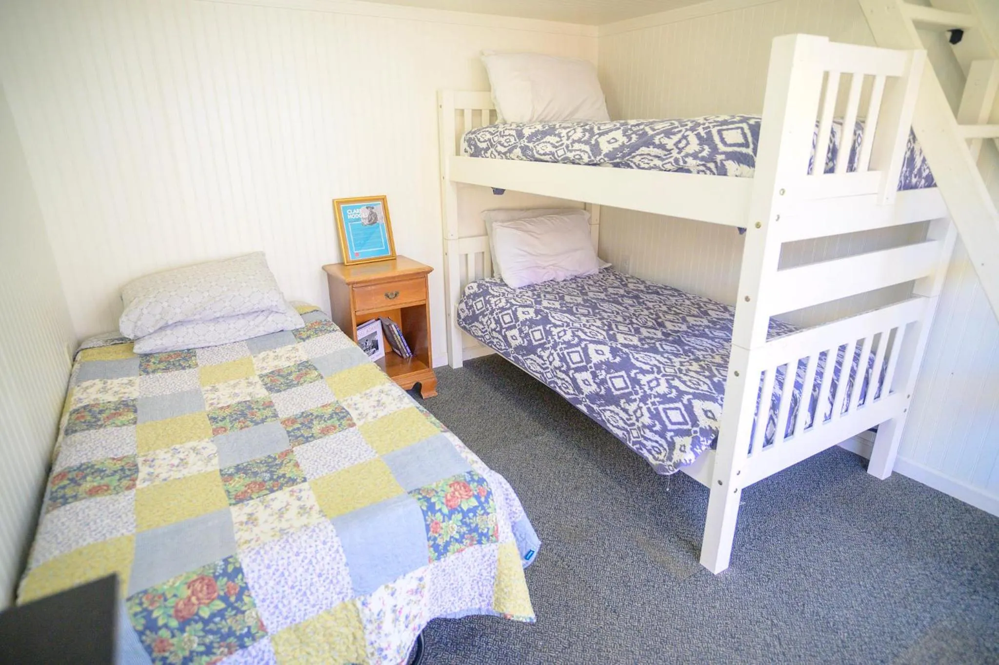 Bed in Genas's Sierra Inn & Restaurant