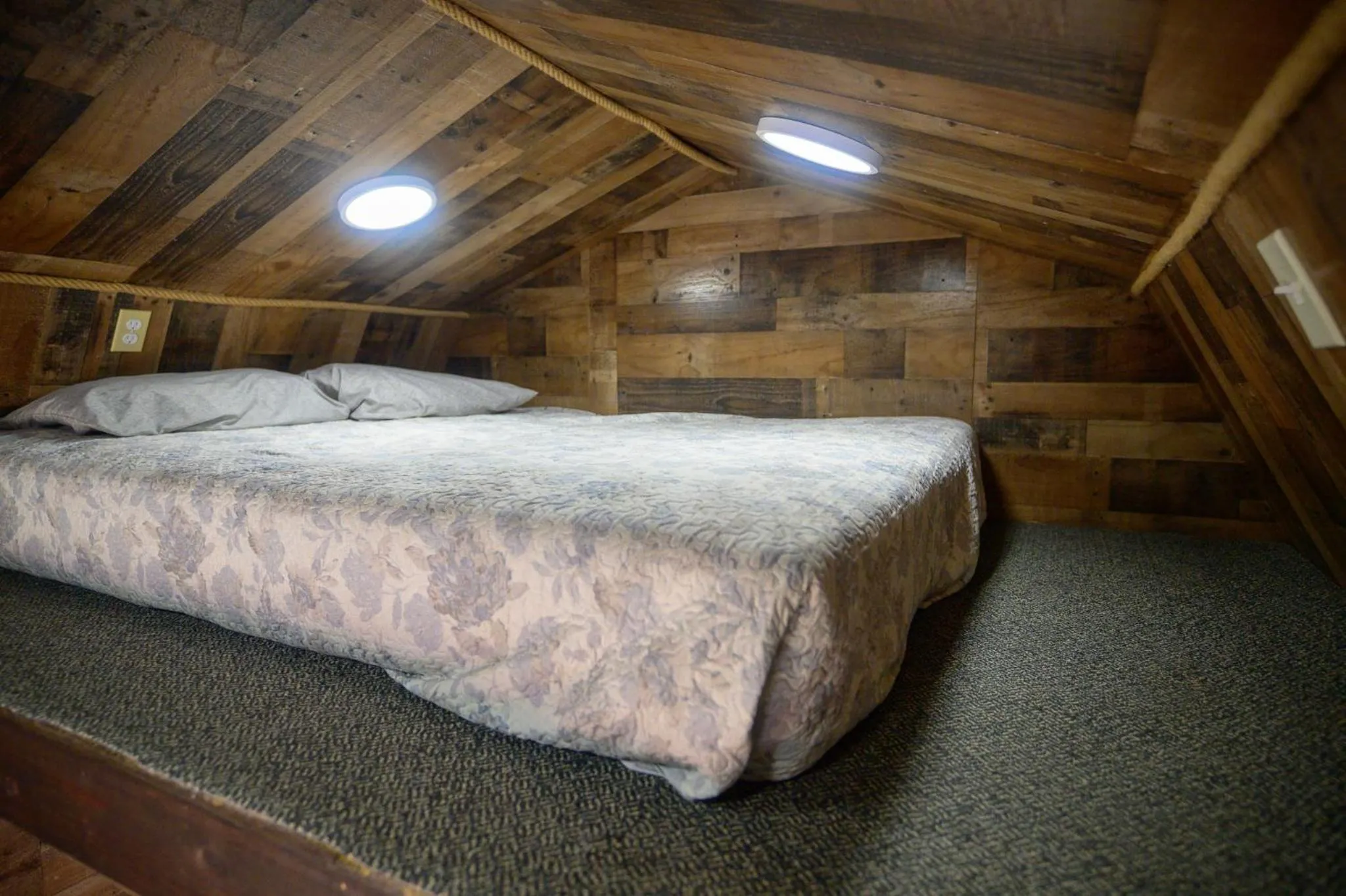 bunk bed, Bed in Genas's Sierra Inn & Restaurant