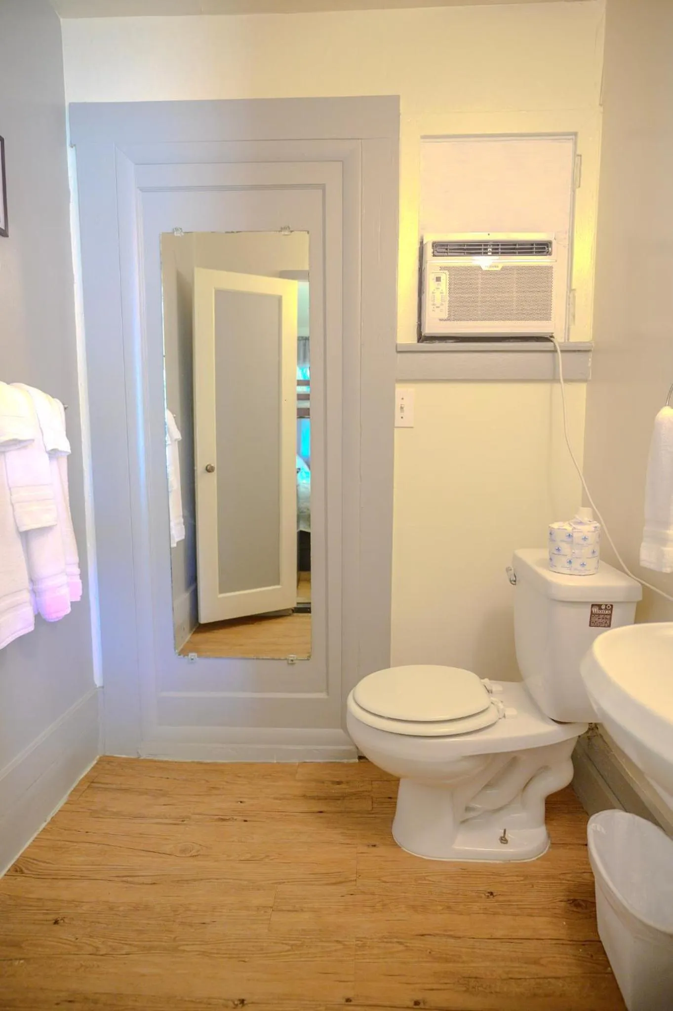 Bathroom in Genas's Sierra Inn & Restaurant