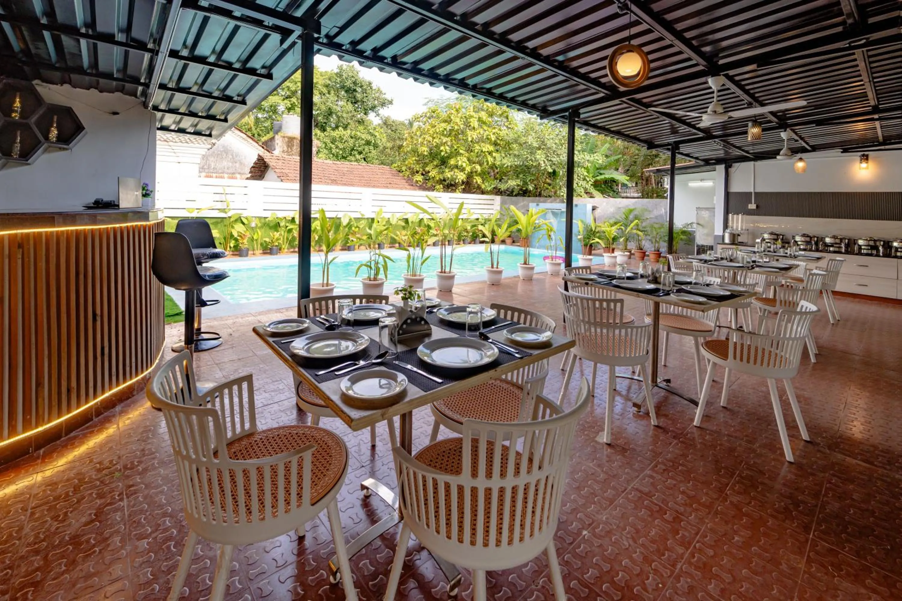 Restaurant/places to eat in Treebo Clarissa Resort with Swimming Pool