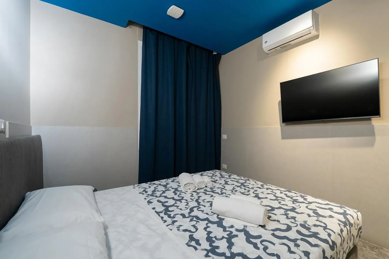 Bed in Mia Suites Hotel Bella Capri