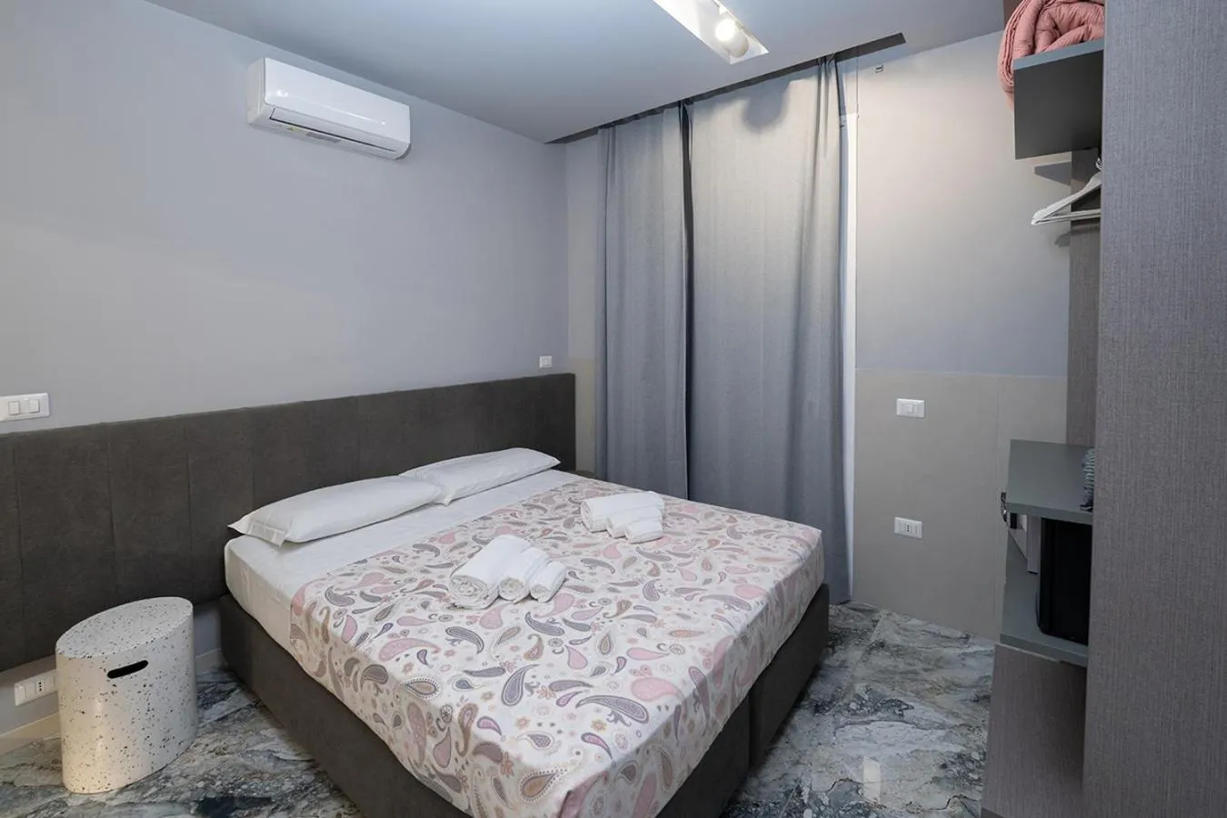 Bed in Mia Suites Hotel Bella Capri