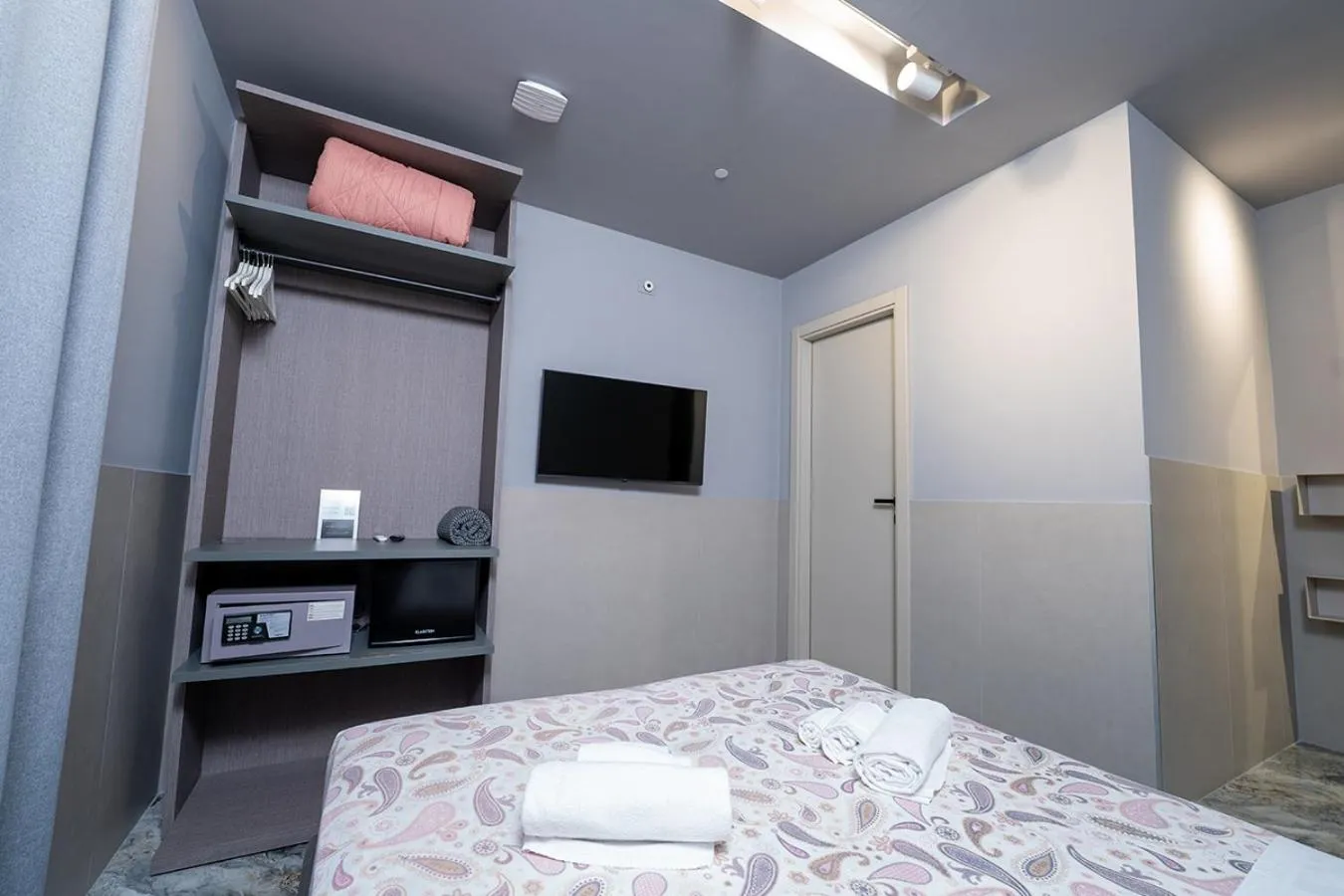 Bed in Mia Suites Hotel Bella Capri