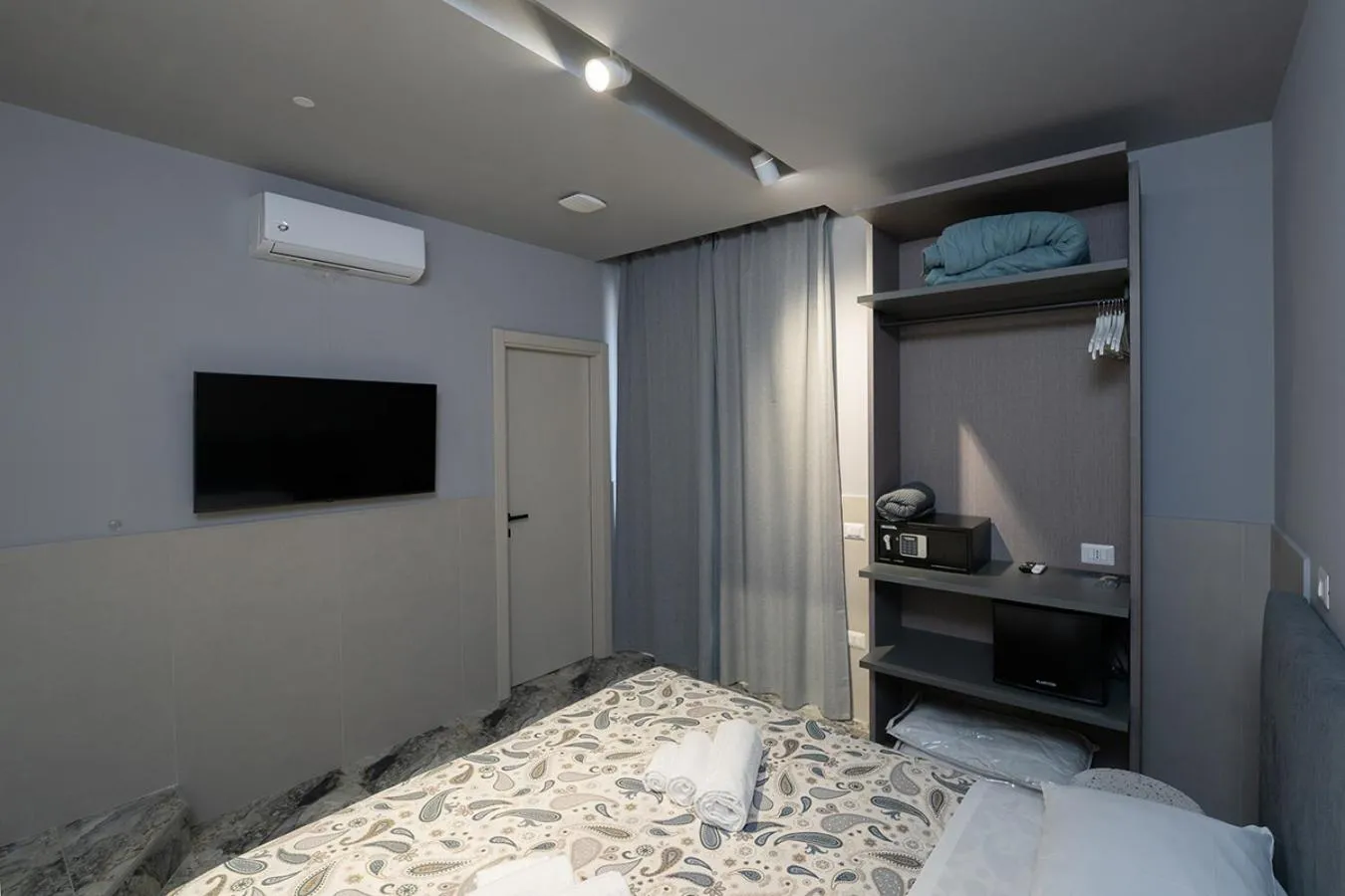 Bed in Mia Suites Hotel Bella Capri