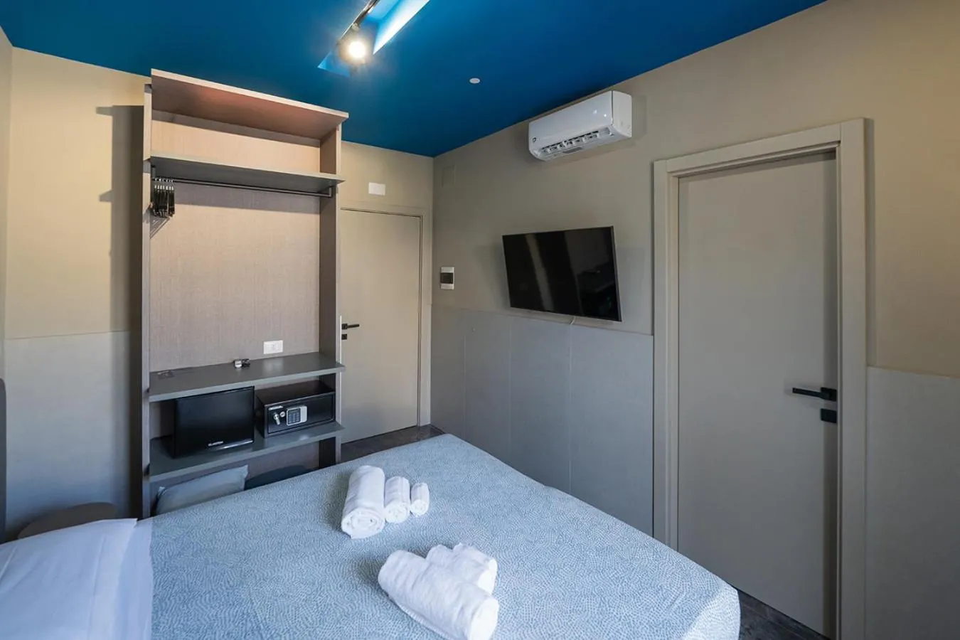 Bed in Mia Suites Hotel Bella Capri