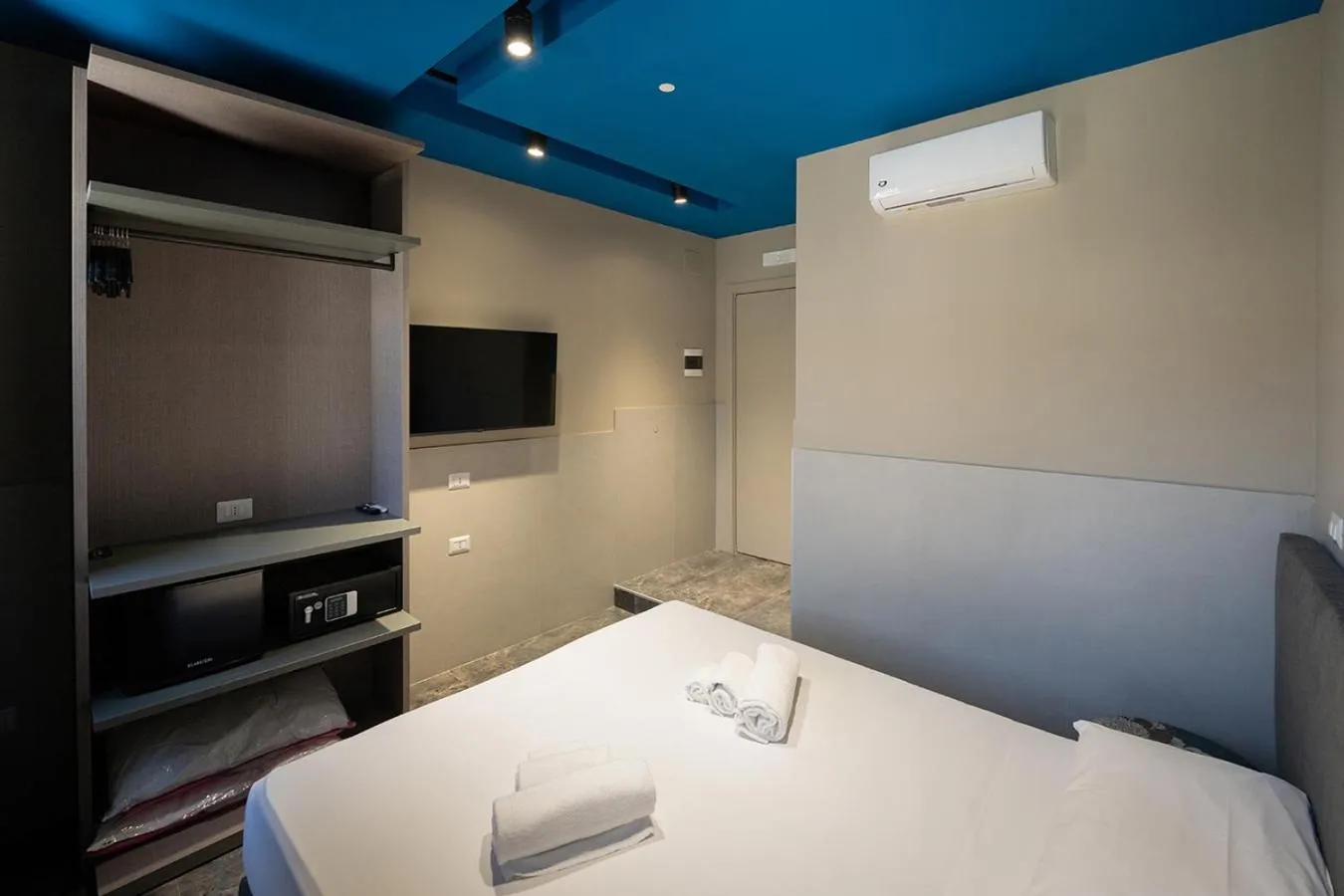 Bed in Mia Suites Hotel Bella Capri