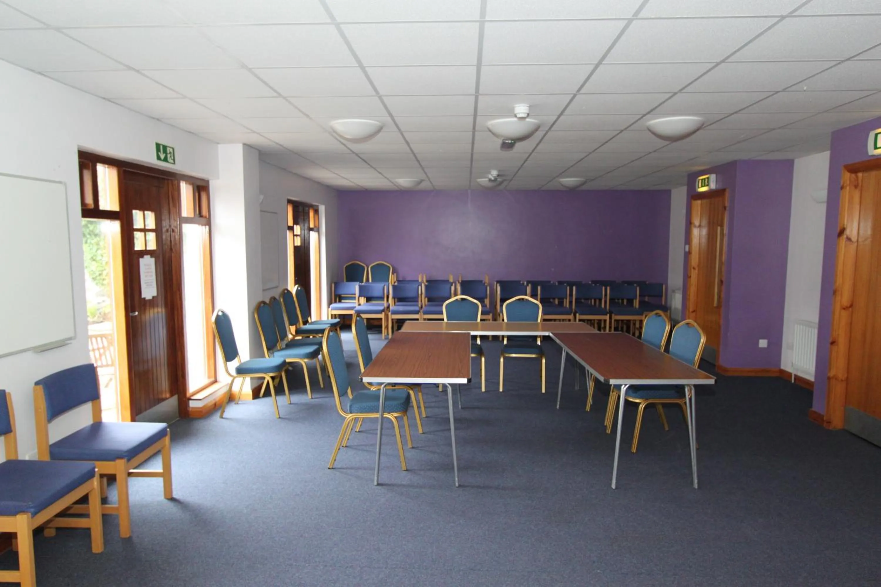 Communal lounge/ TV room in Bushmills Youth Hostel
