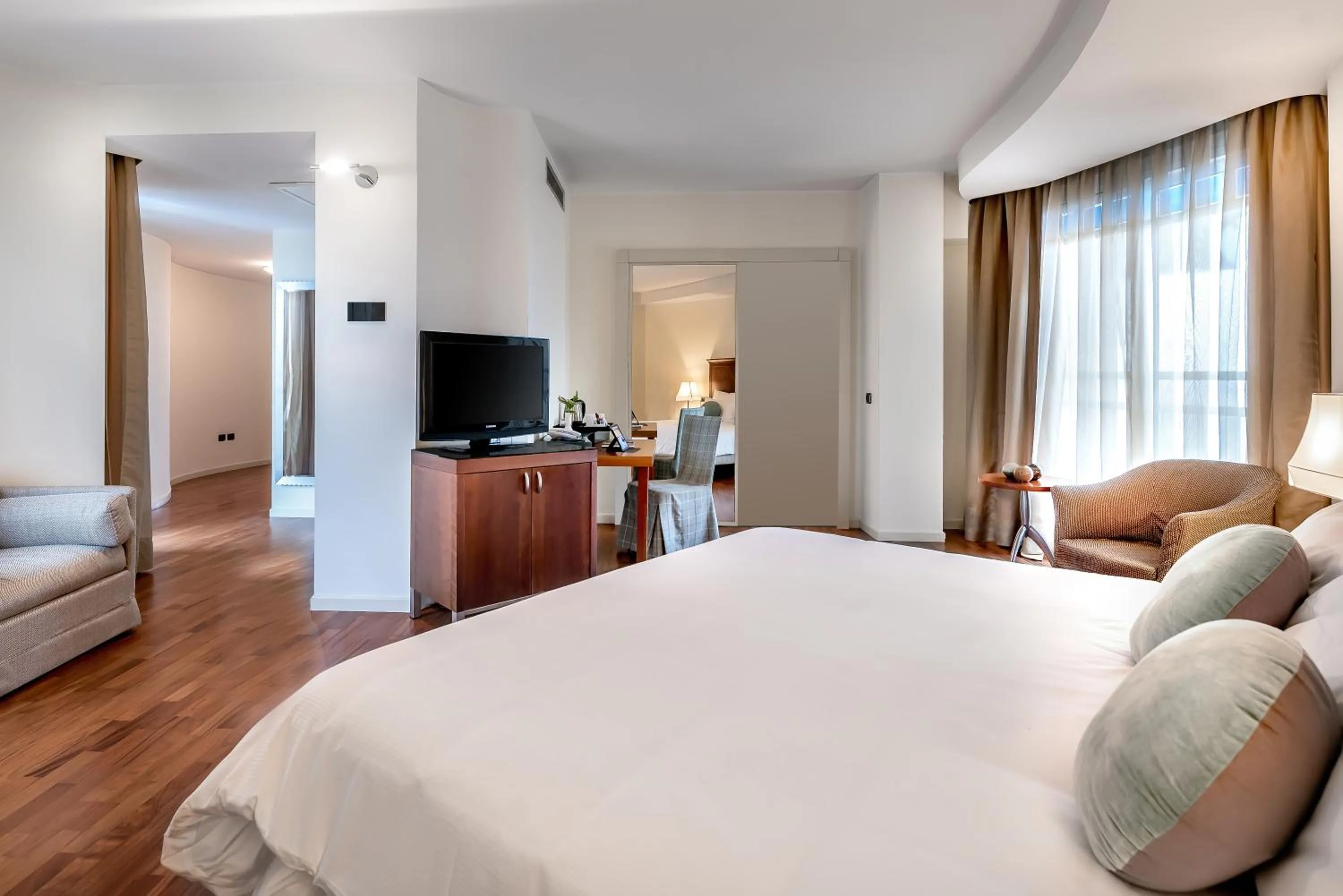 Photo of the whole room, Bed in Savoia Hotel Rimini