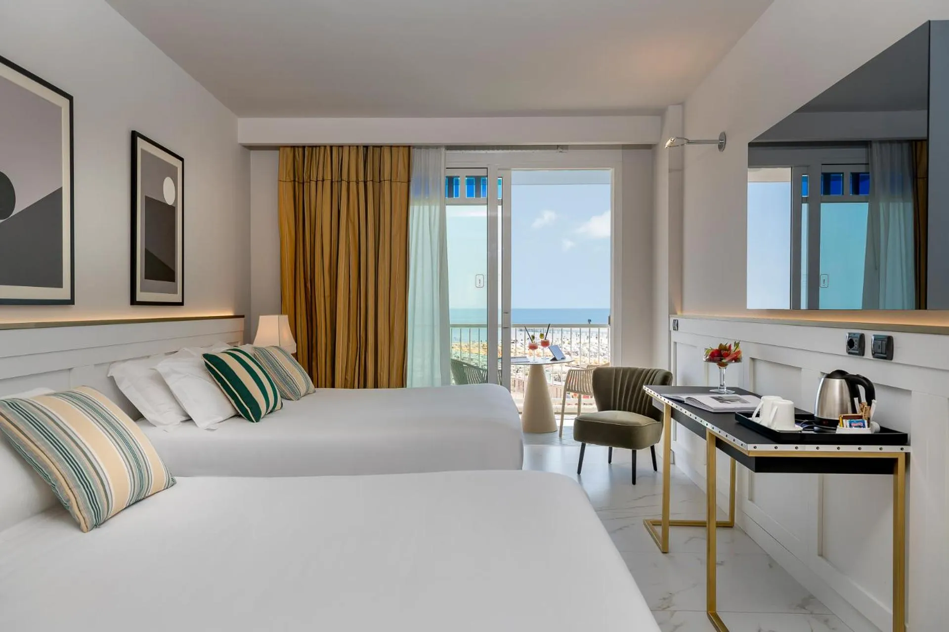 Photo of the whole room, Bed in Savoia Hotel Rimini