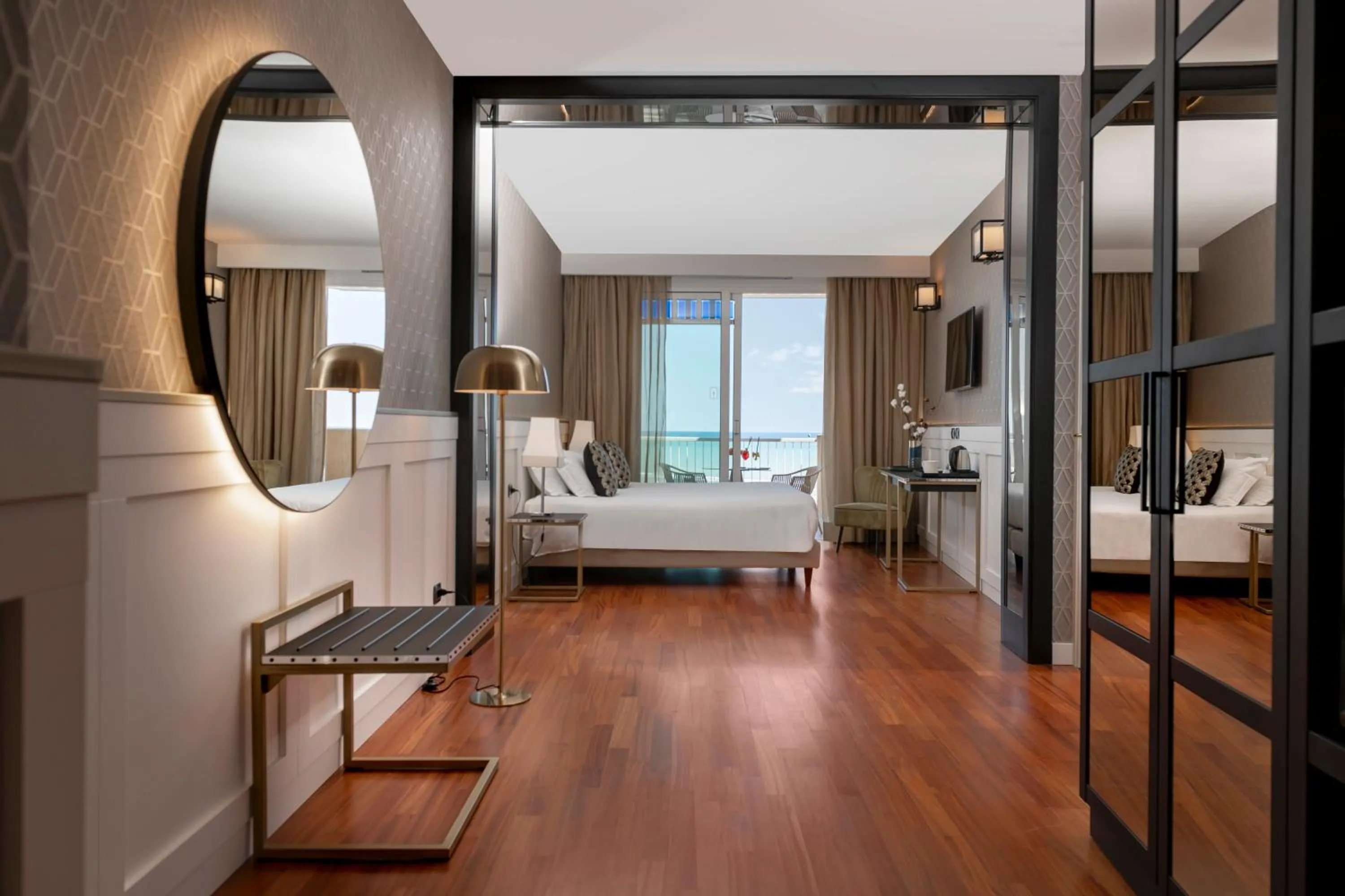 Photo of the whole room, Bed in Savoia Hotel Rimini