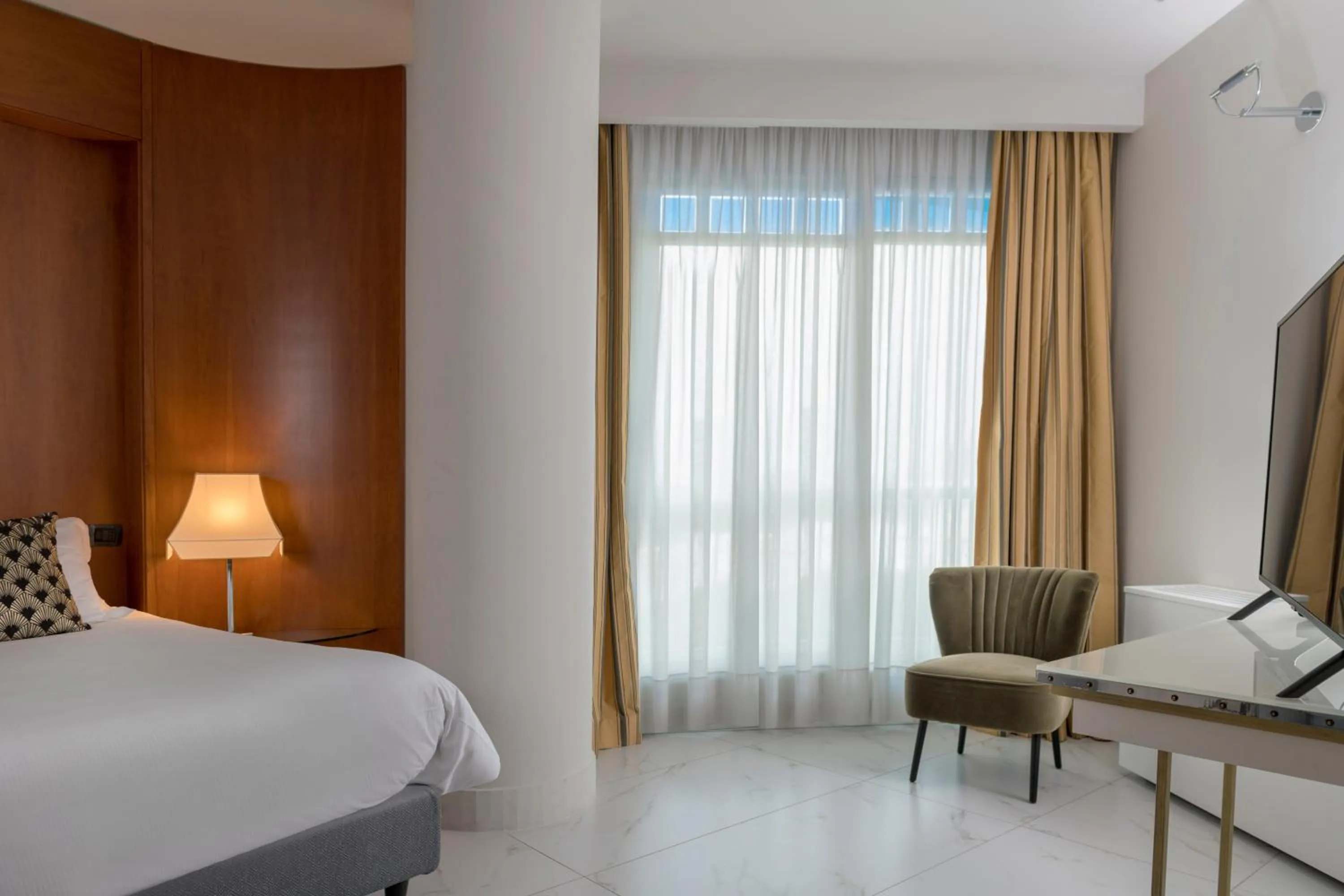 Photo of the whole room, Bed in Savoia Hotel Rimini