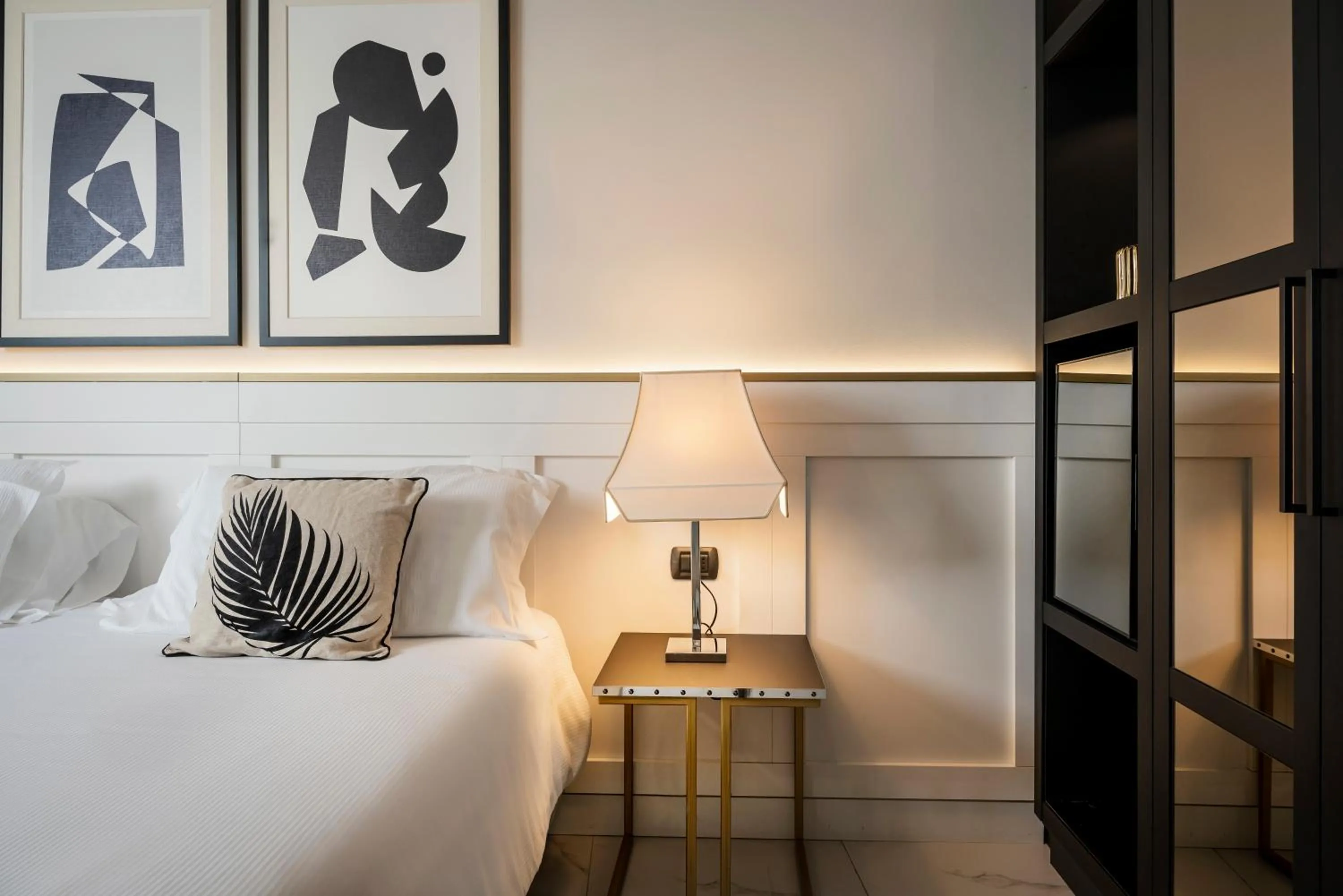 Bed in Savoia Hotel Rimini