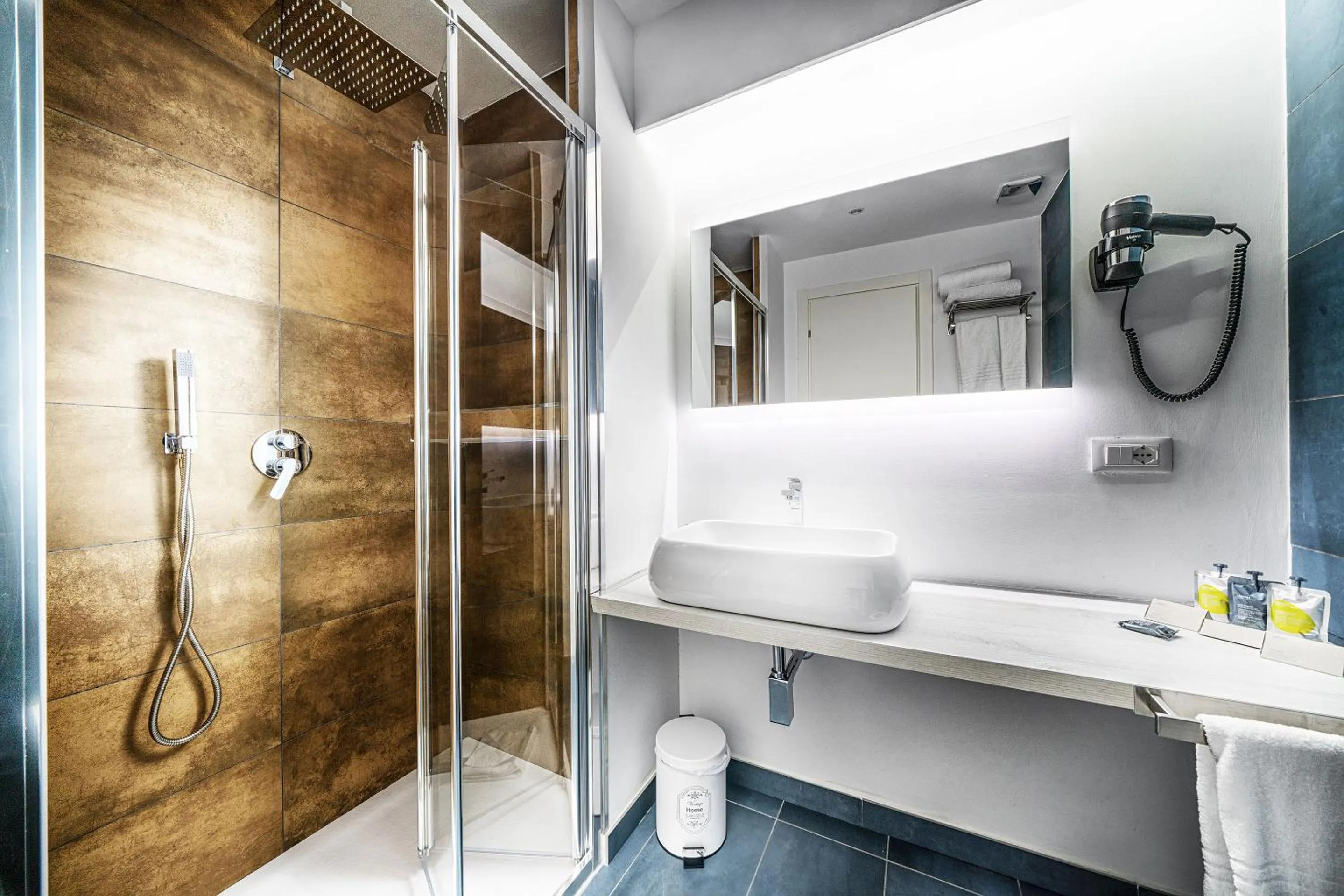 Bathroom in Suite Blue Style