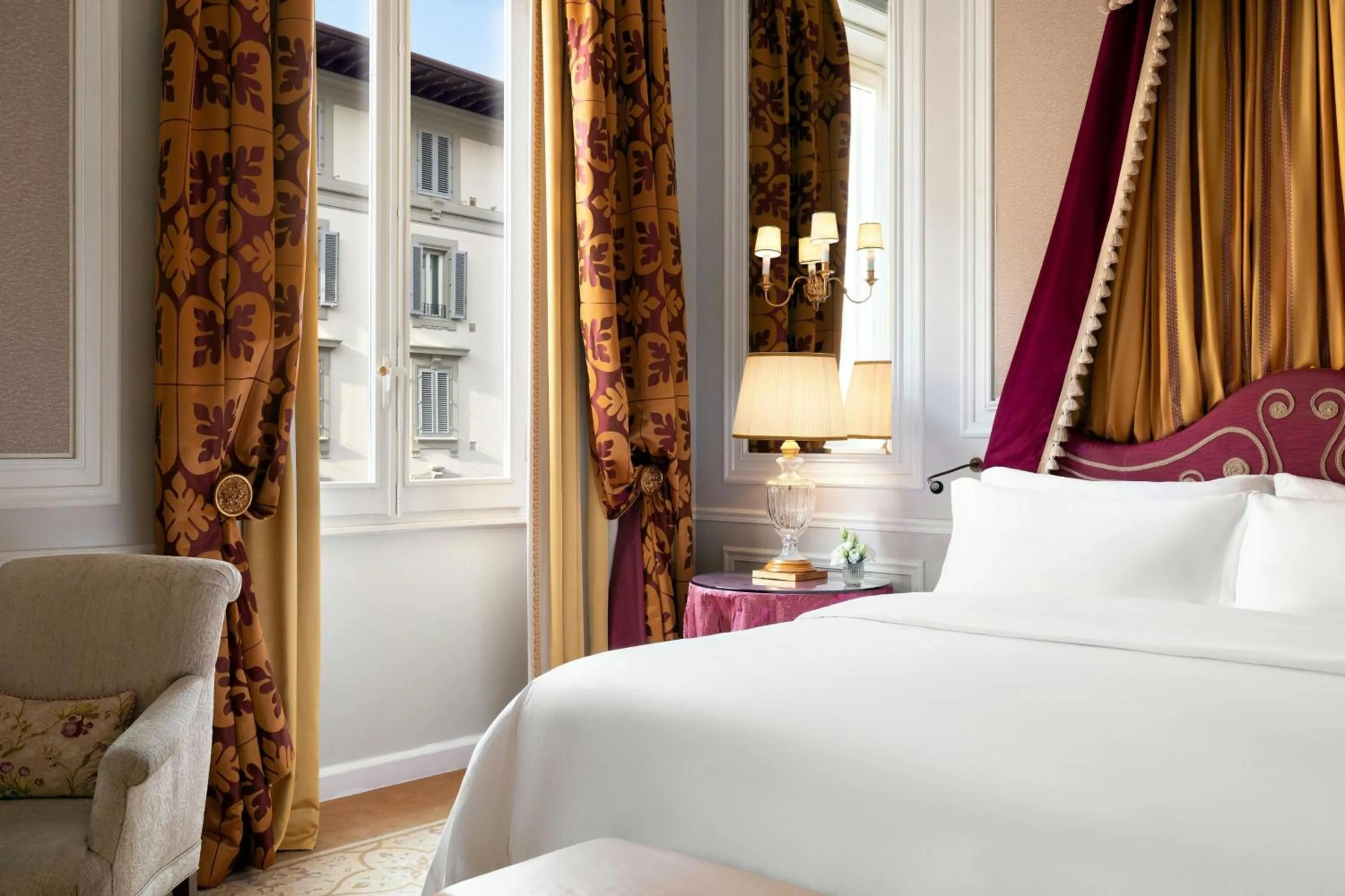 Photo of the whole room, Bed in The St. Regis Florence