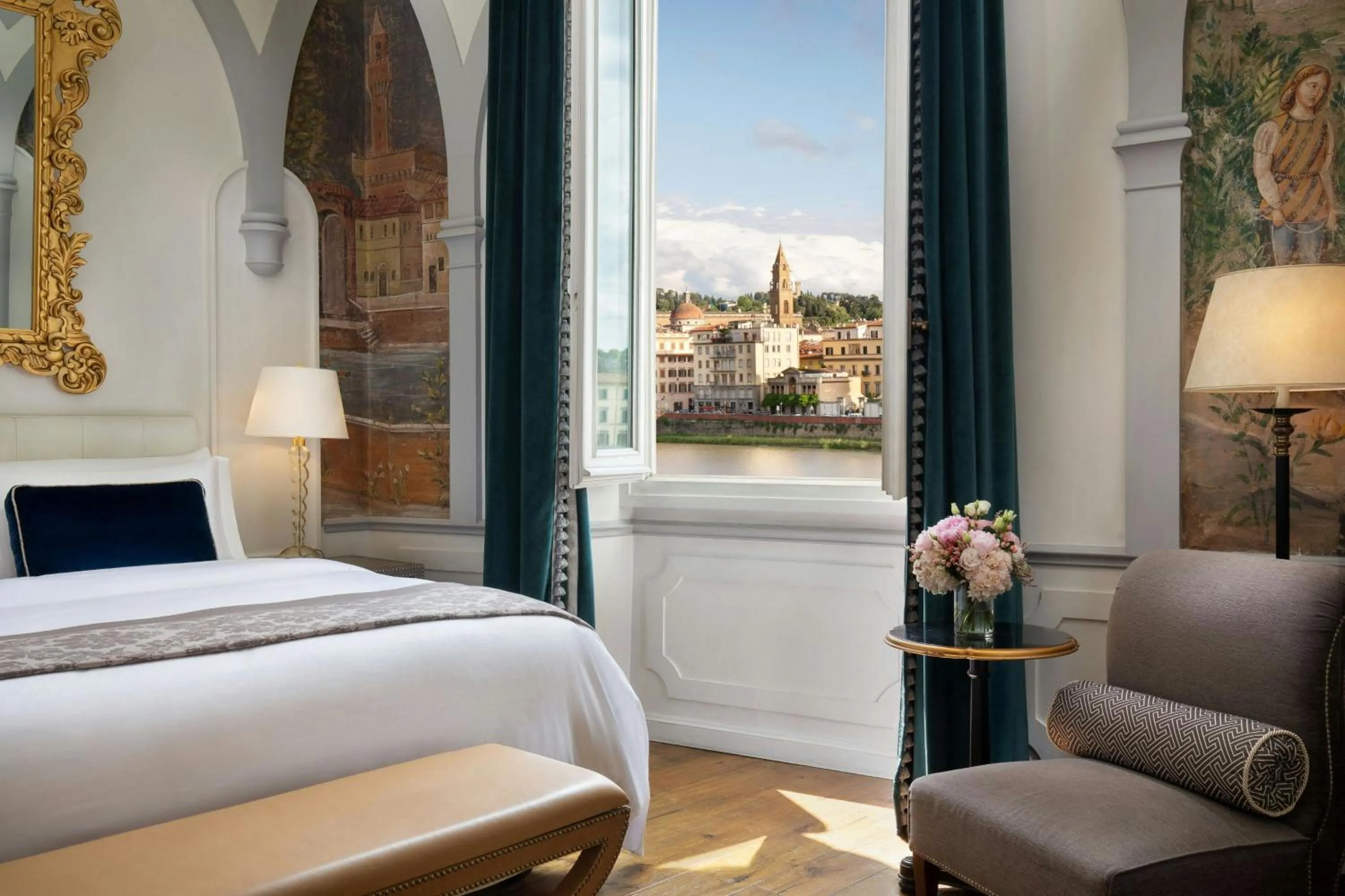 Photo of the whole room, Bed in The St. Regis Florence