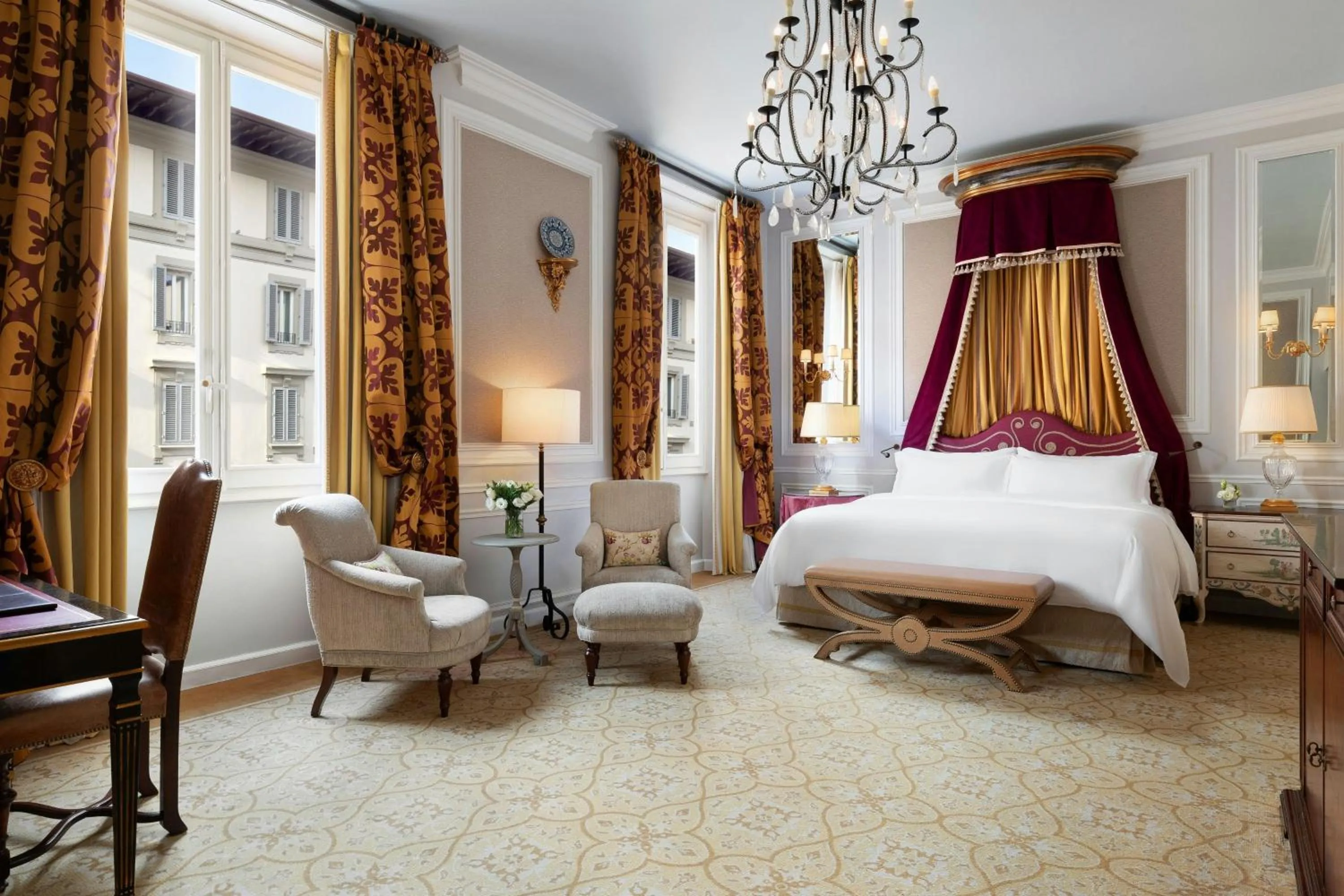 Photo of the whole room, Bed in The St. Regis Florence