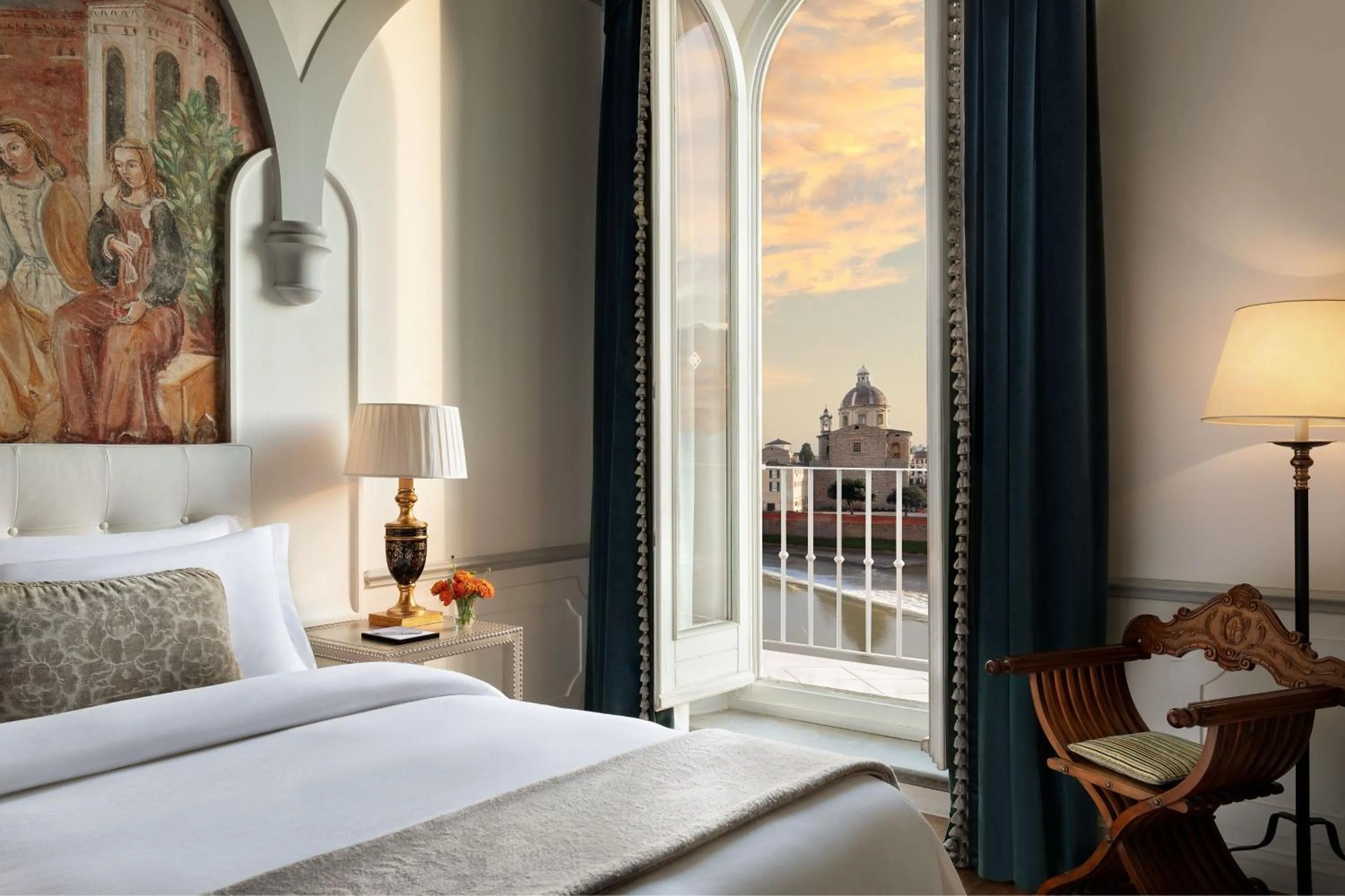 Photo of the whole room, Bed in The St. Regis Florence