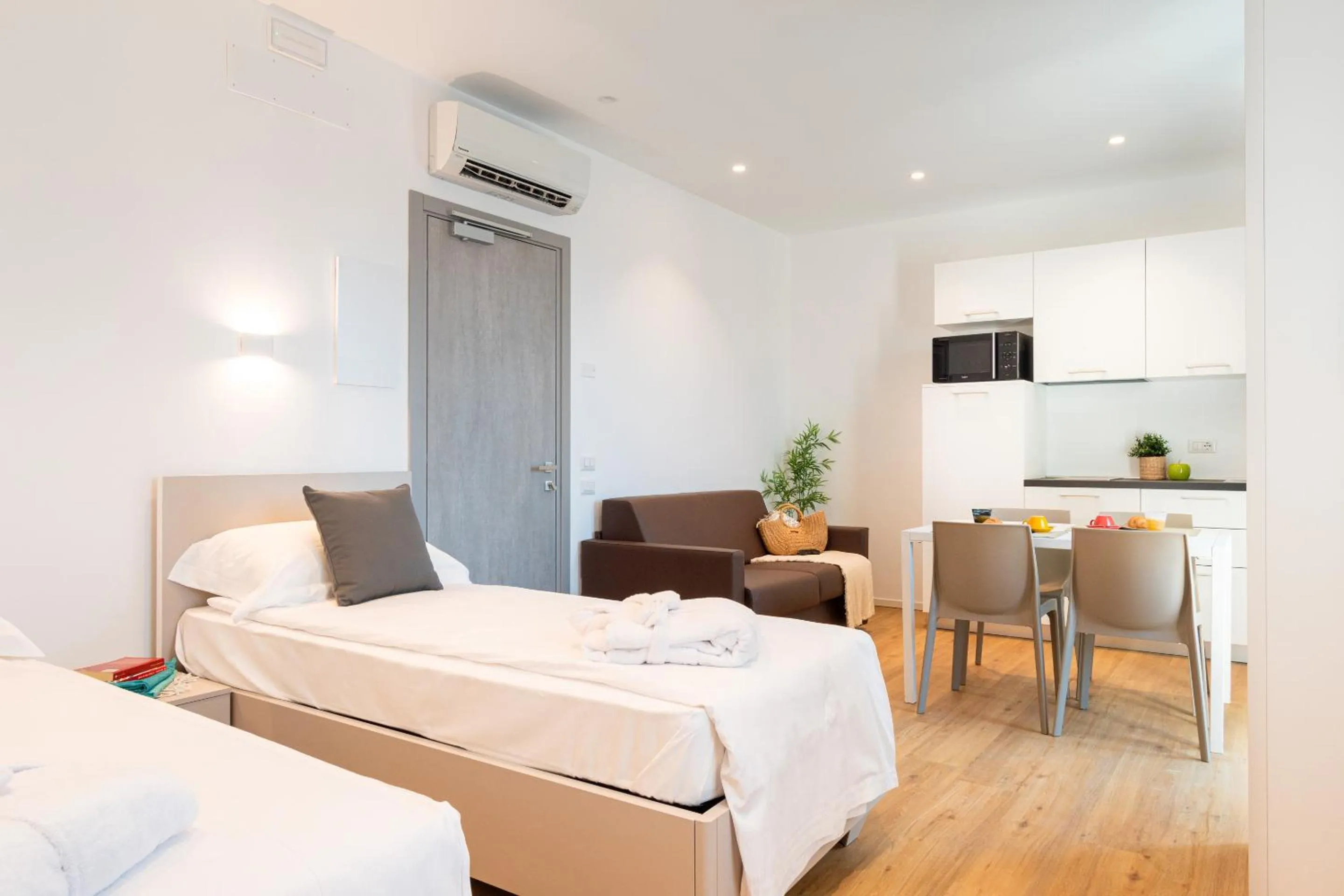 Photo of the whole room, Bed in Superior Beach Aparthotel