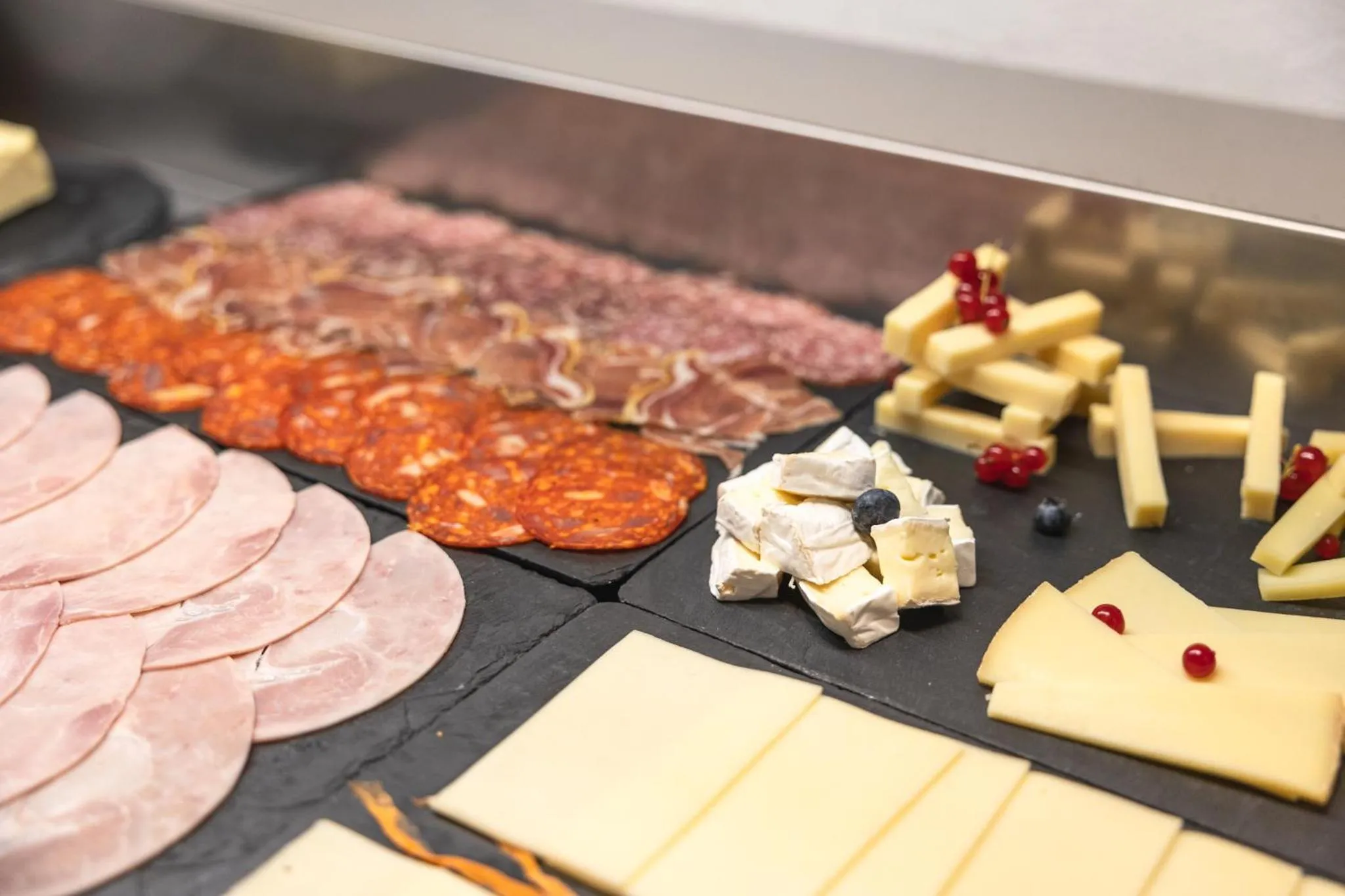 Buffet breakfast in Hotel Rheingerbe