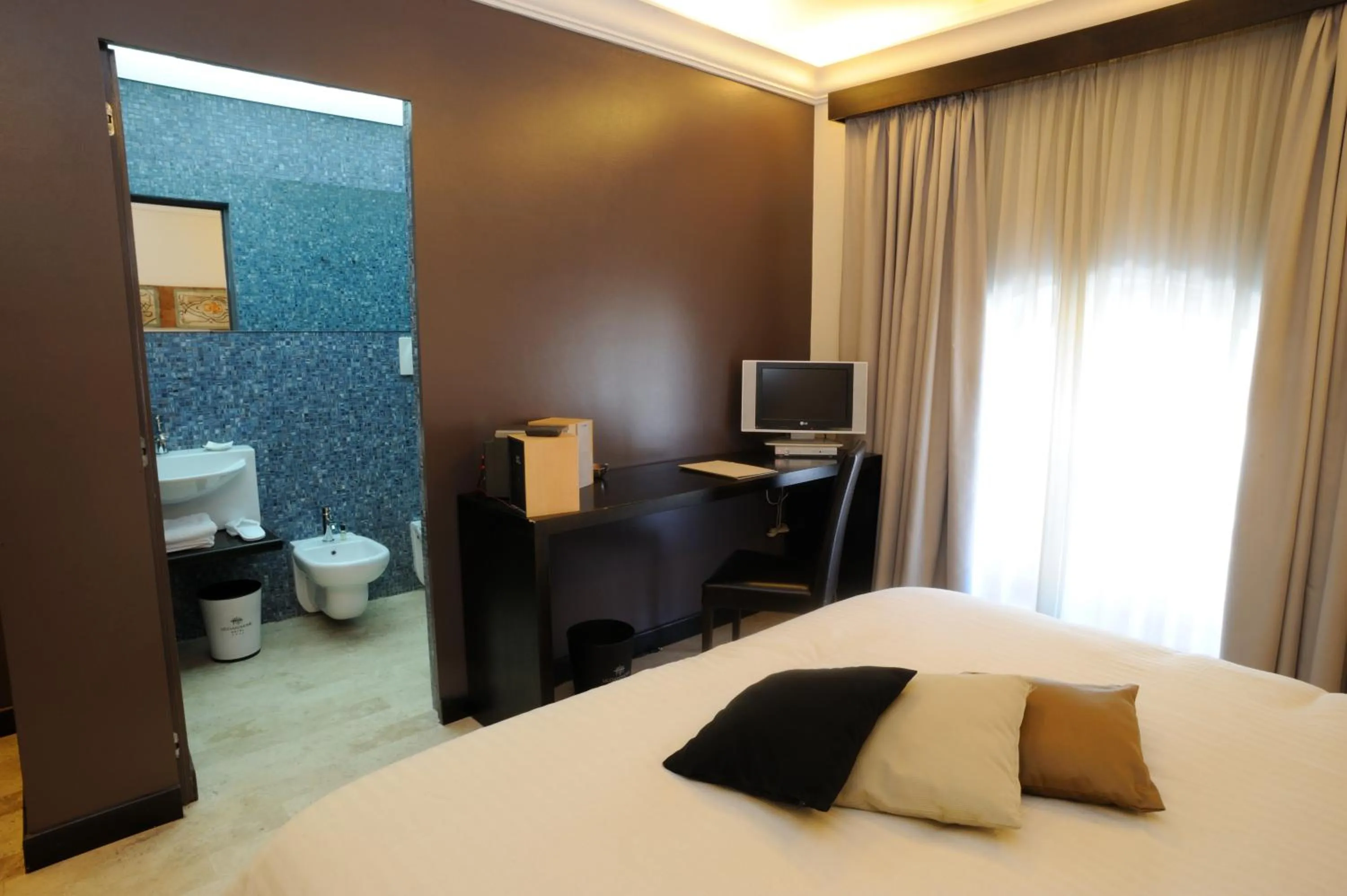 Photo of the whole room, Bed in Ucciardhome Hotel