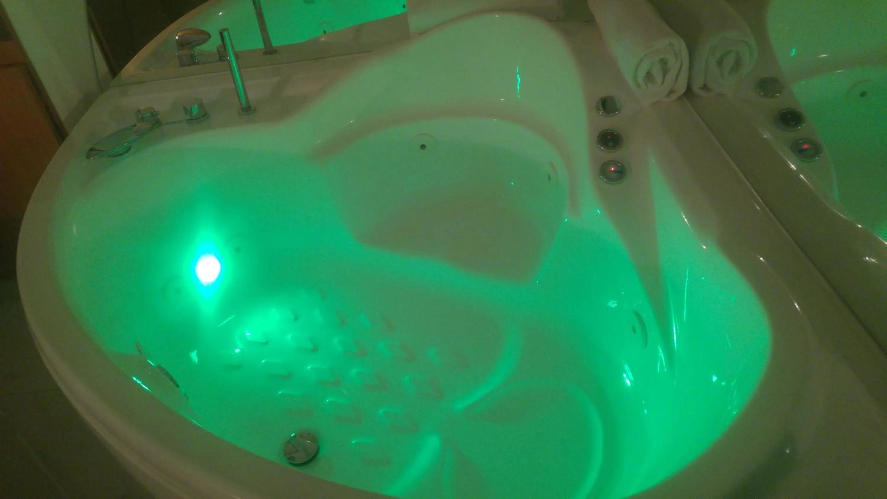 Hot Tub in Hotel Memory