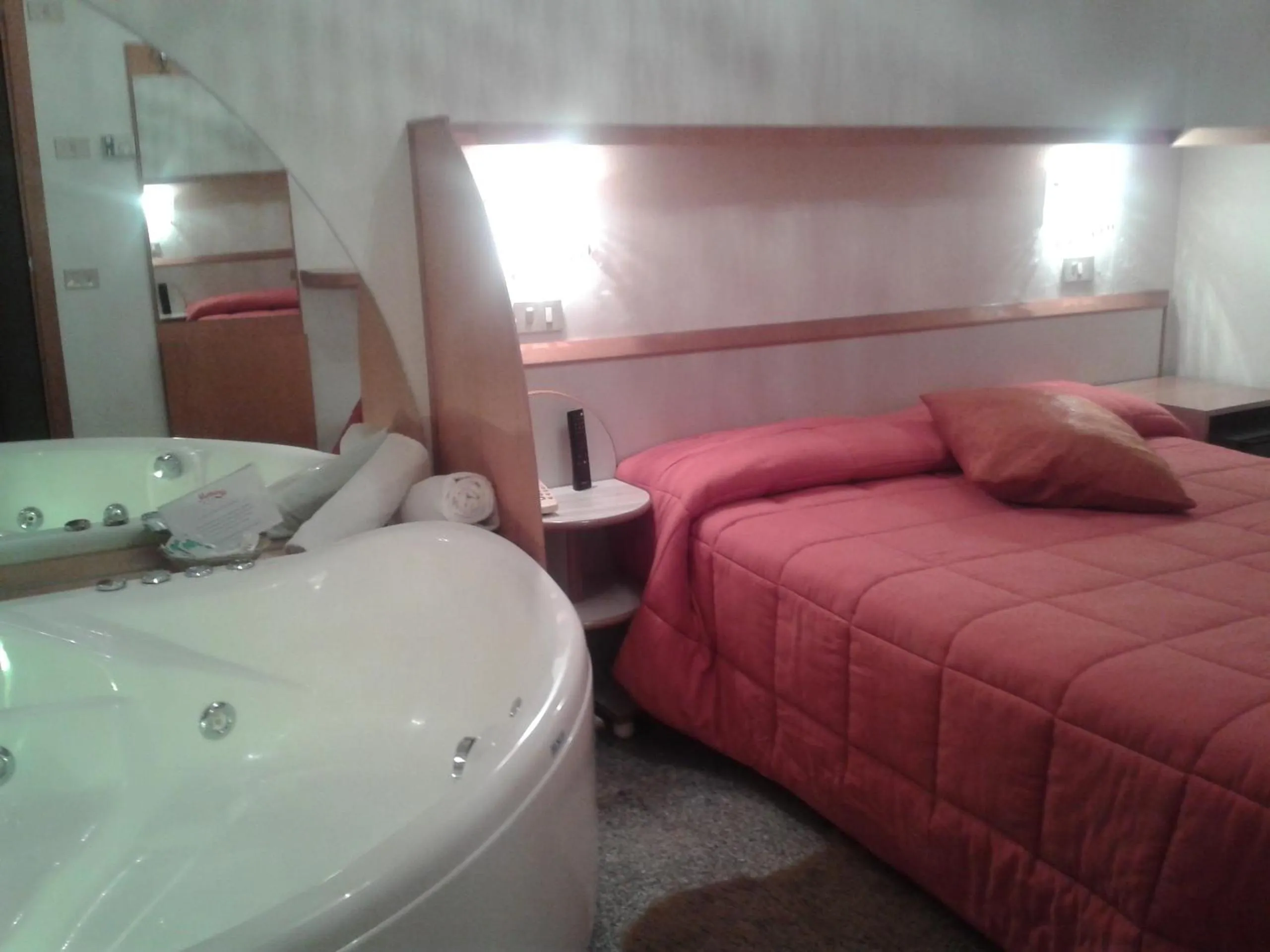 Photo of the whole room, Bed in Hotel Memory