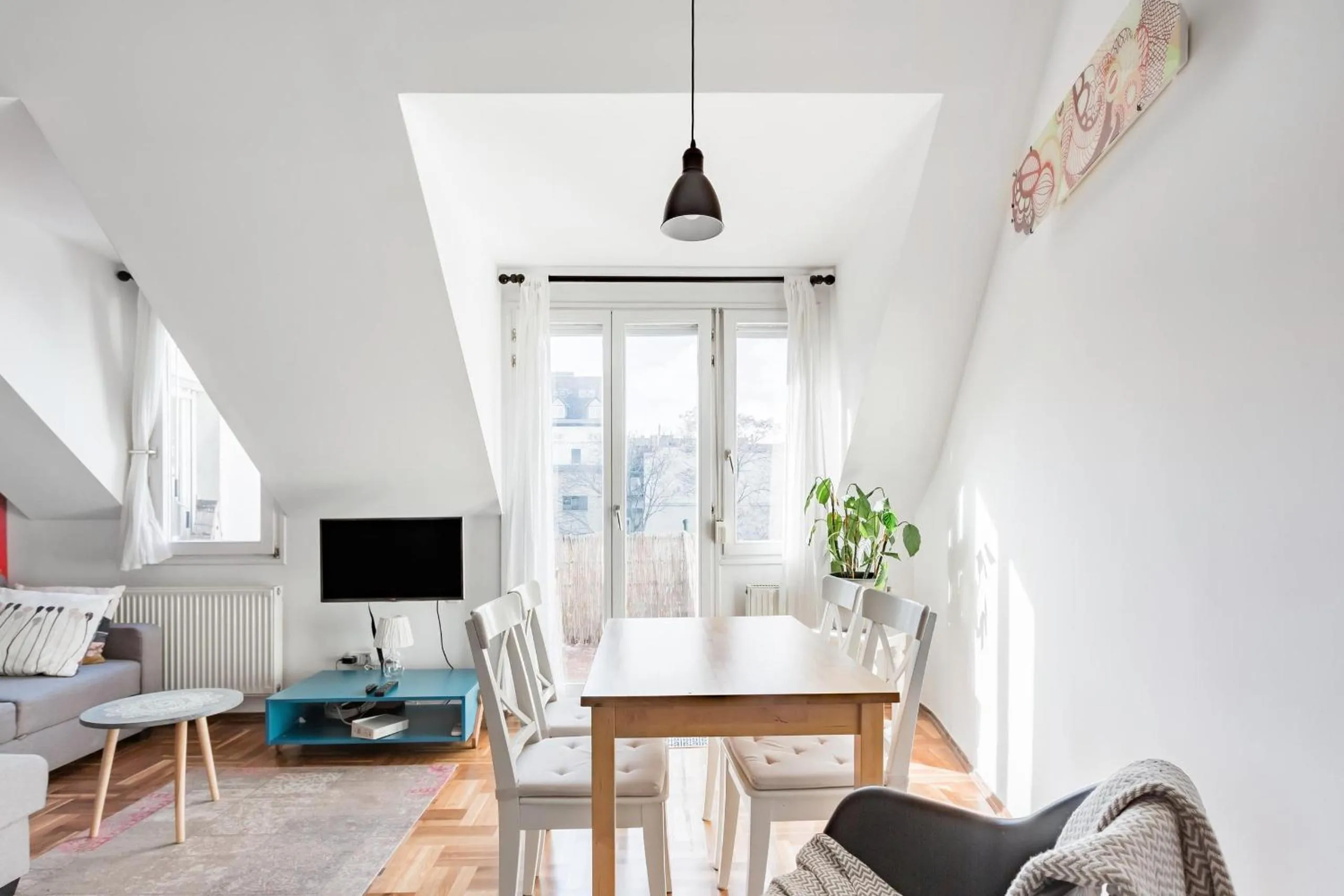 Relax Into Loft Living At A Light-Filled City Escape