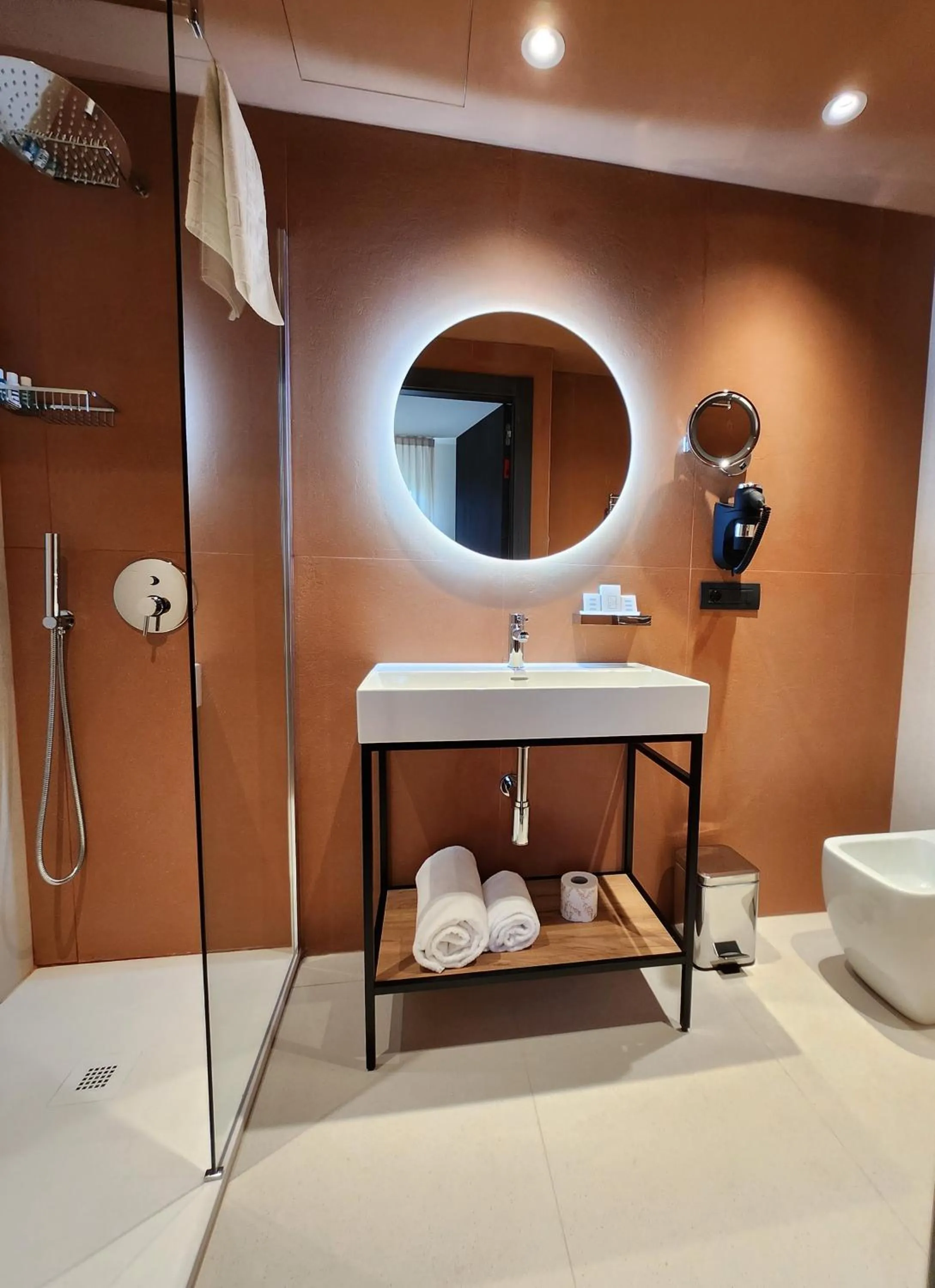 Shower in Hotel Imperial