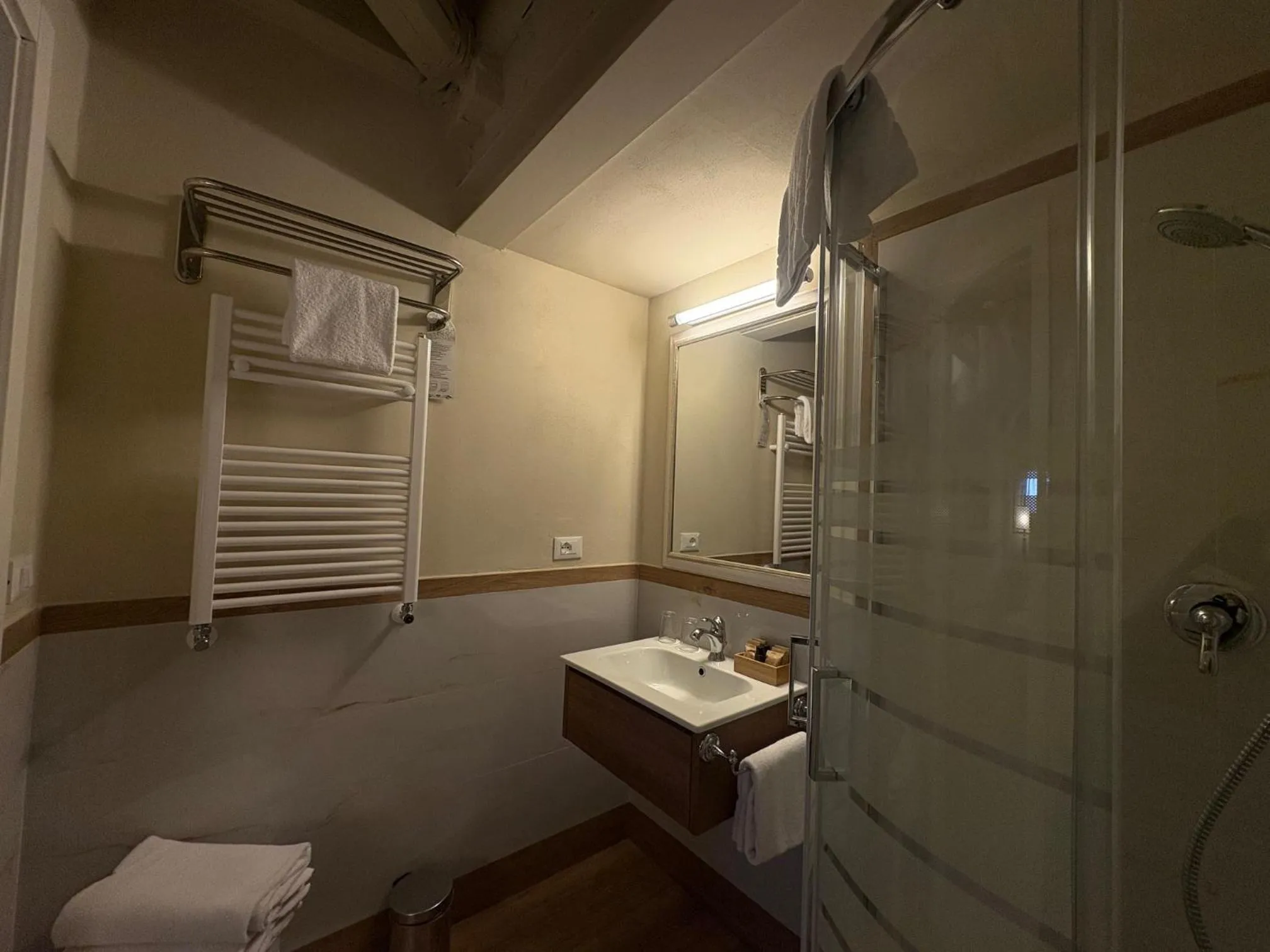 Shower in Park Palace Hotel