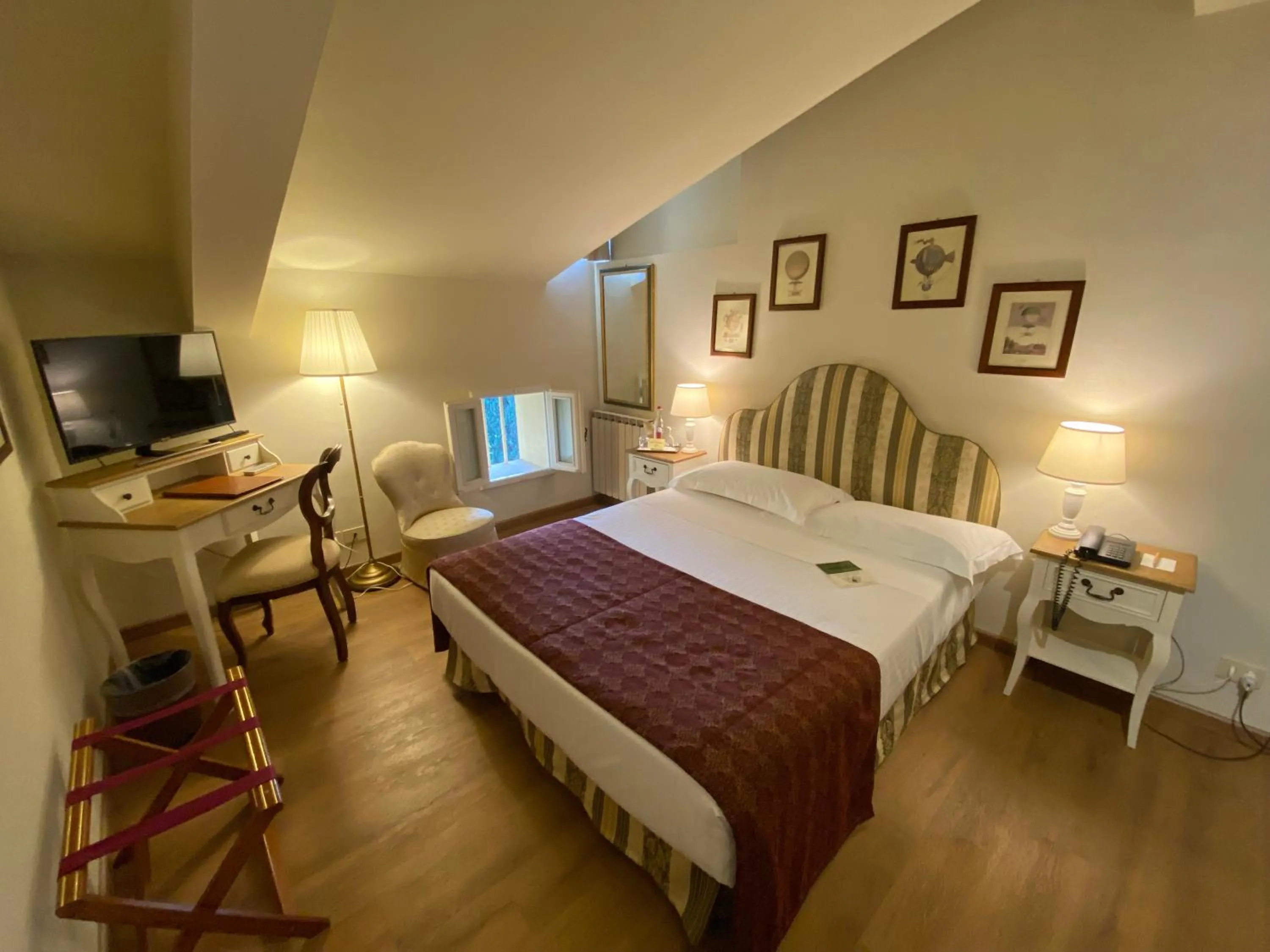 Bedroom, Bed in Park Palace Hotel