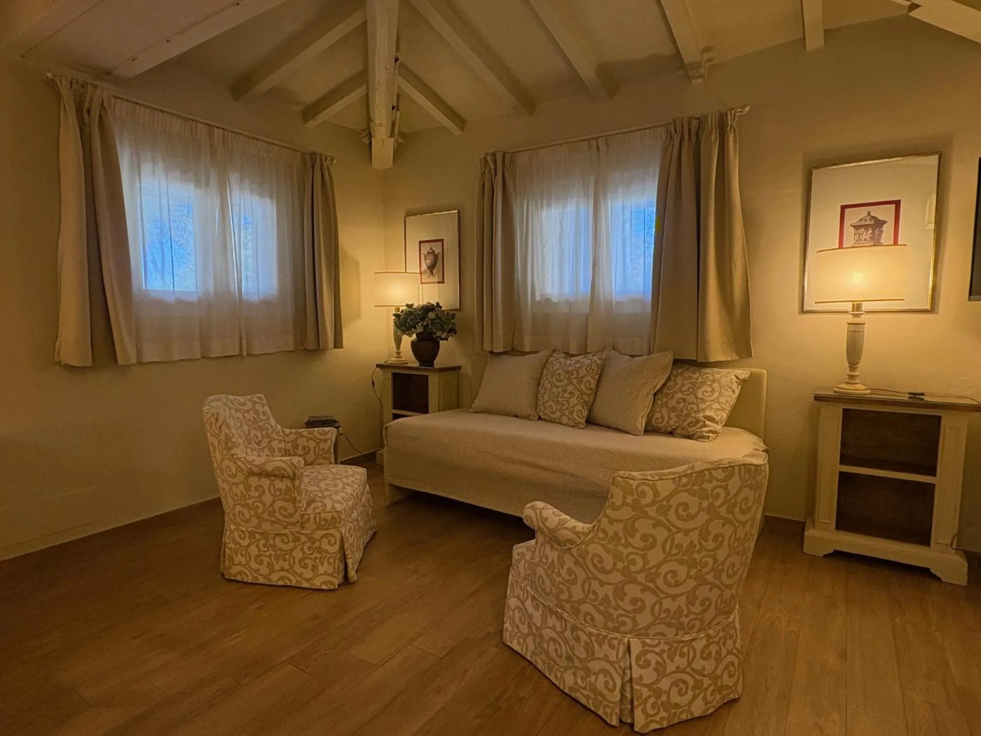 Living room, Bed in Park Palace Hotel