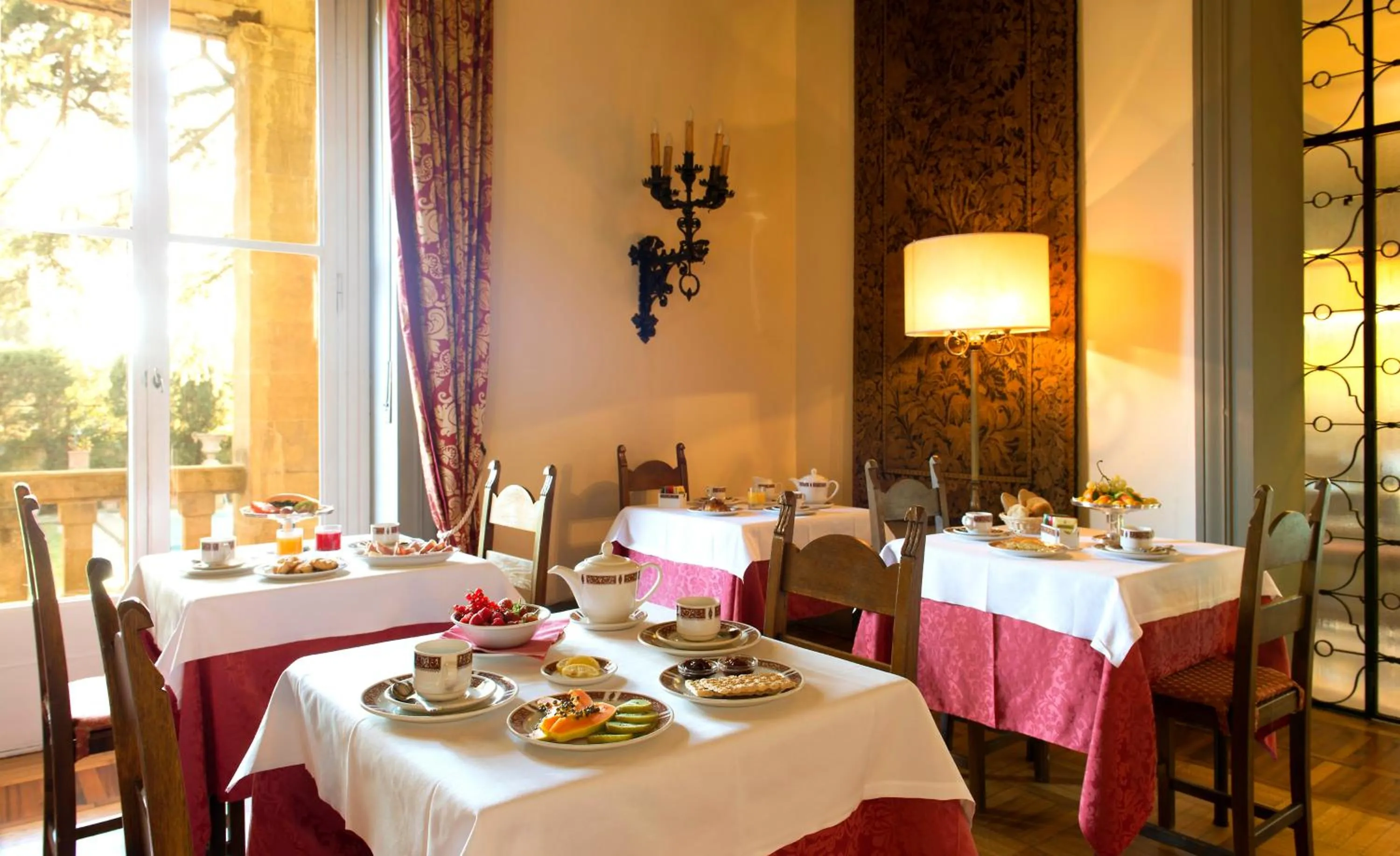 Restaurant/places to eat in Park Palace Hotel