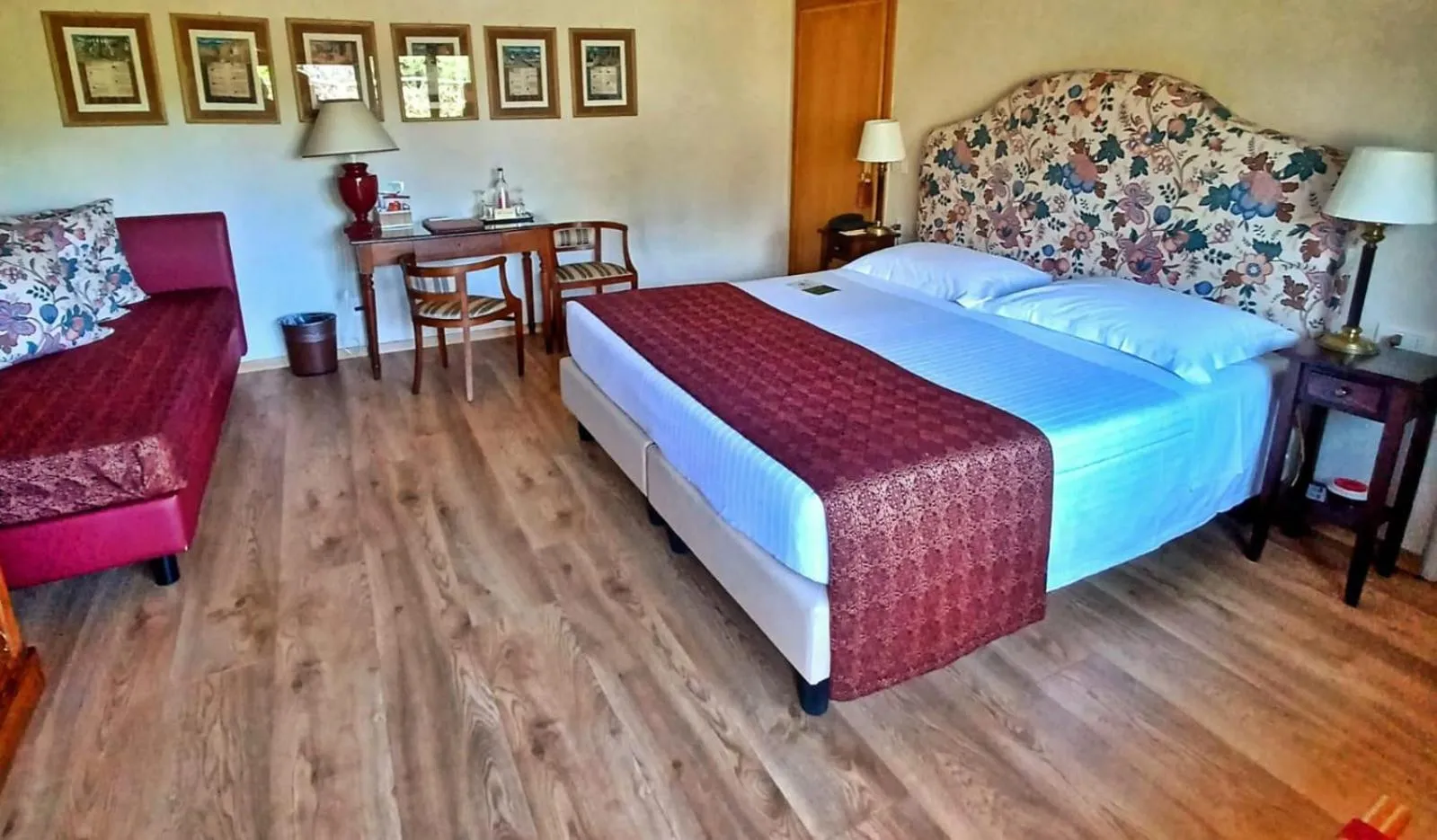 Bedroom, Bed in Park Palace Hotel