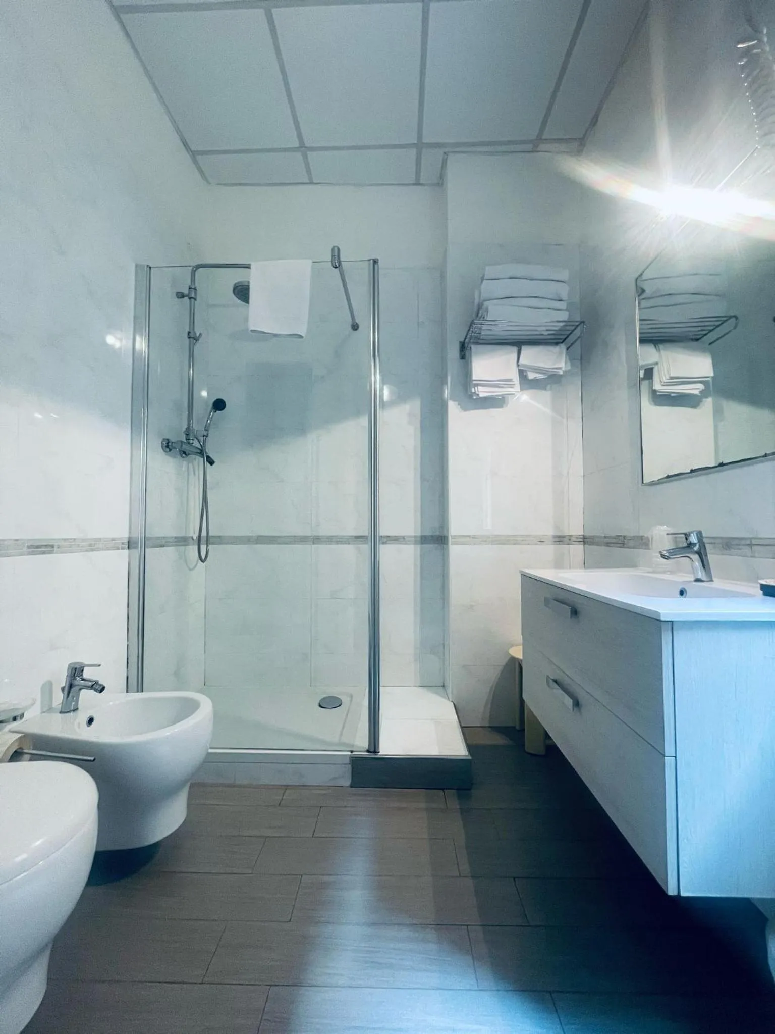 Shower in Hotel Holiday- Alla Finestrella