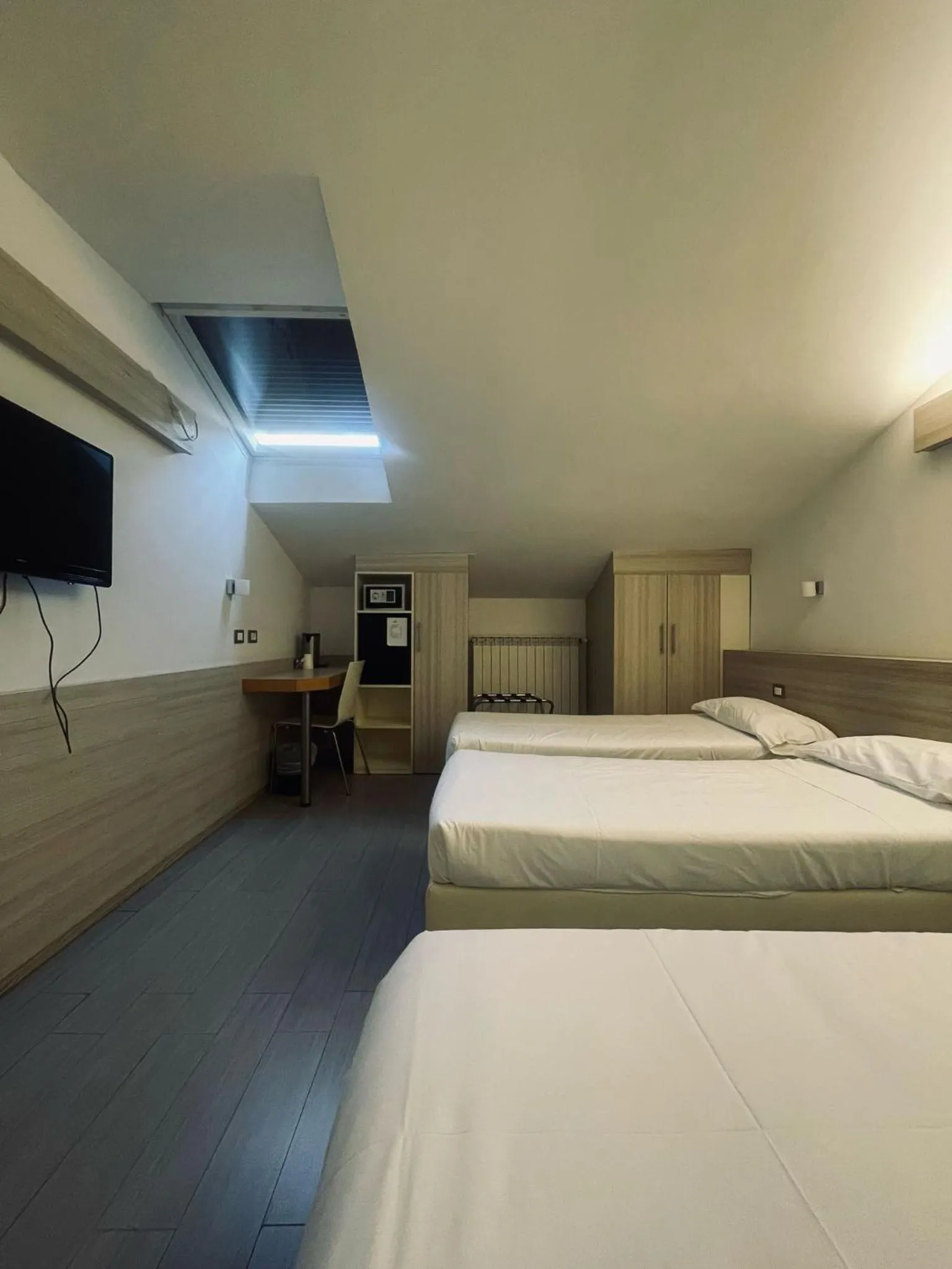TV and multimedia, Bed in Hotel Holiday- Alla Finestrella