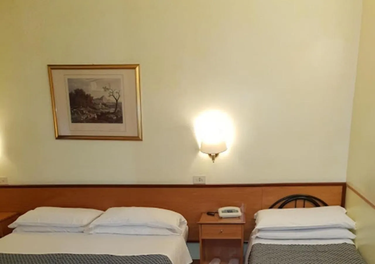 Bedroom, Bed in Hotel Piemonte