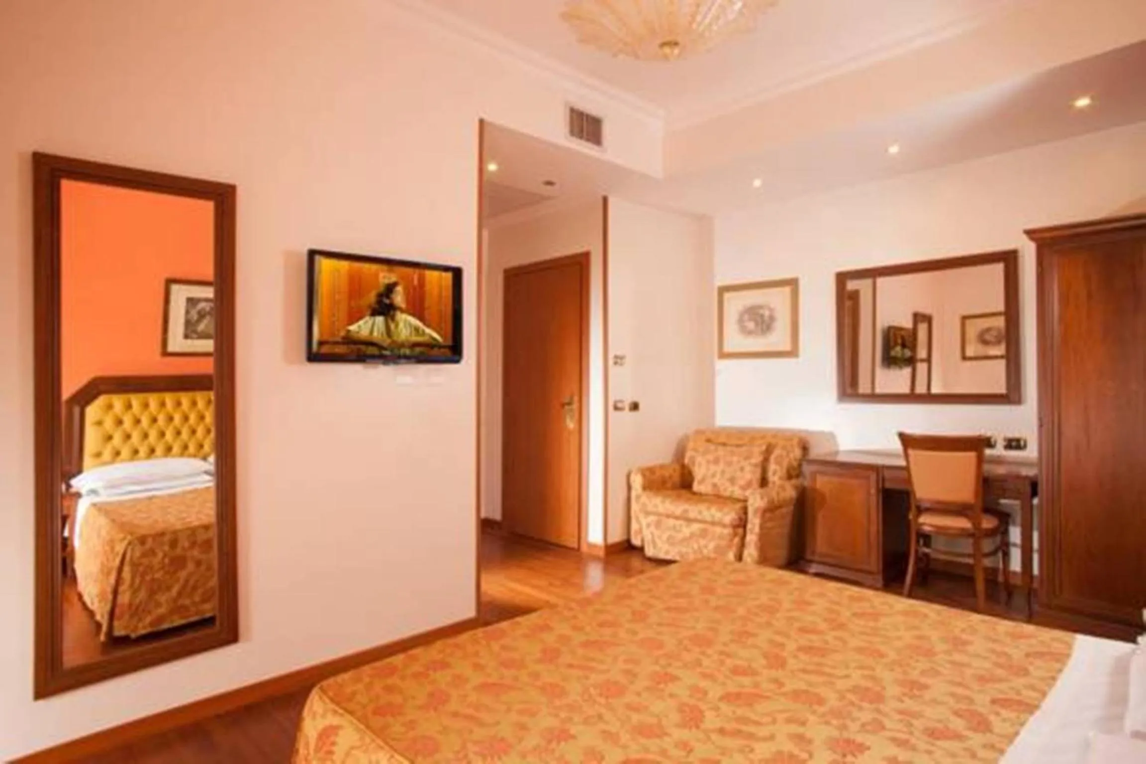 Bedroom, Bed in Hotel Piemonte