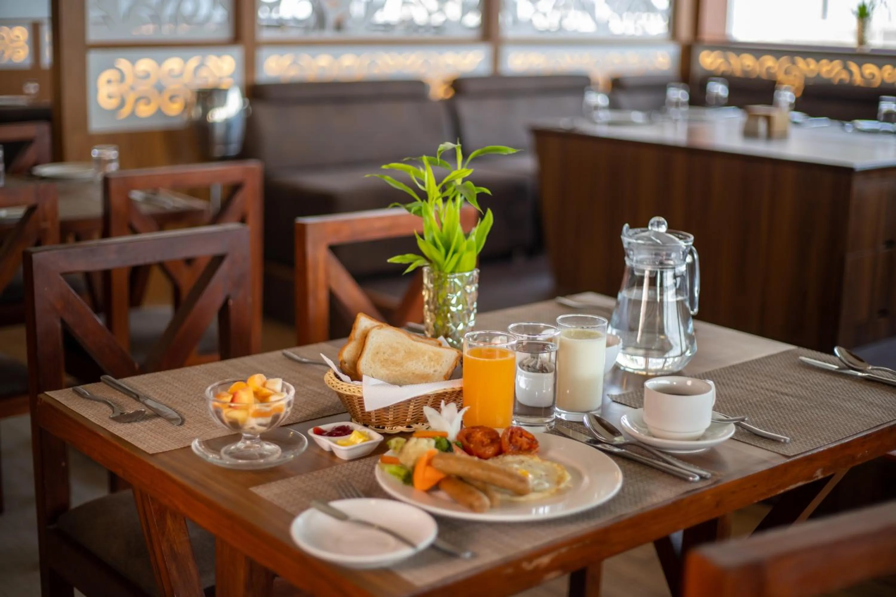 Restaurant/places to eat in Gorakha Hotel