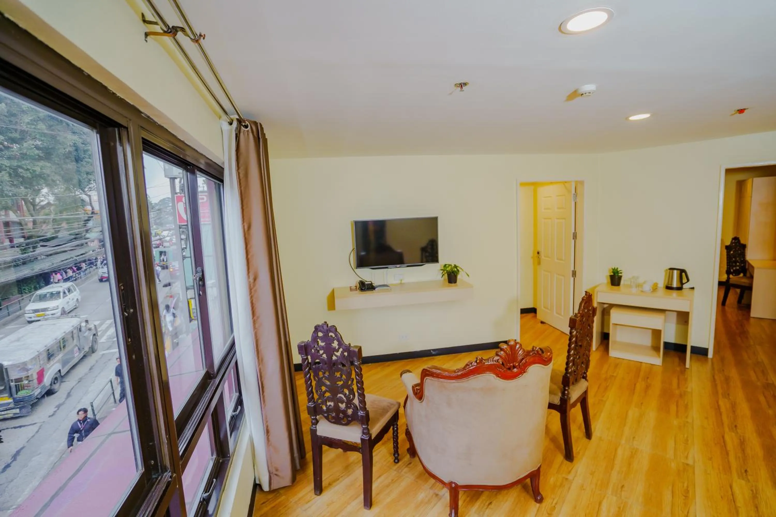 Living room in Olive Town Center and Hotel