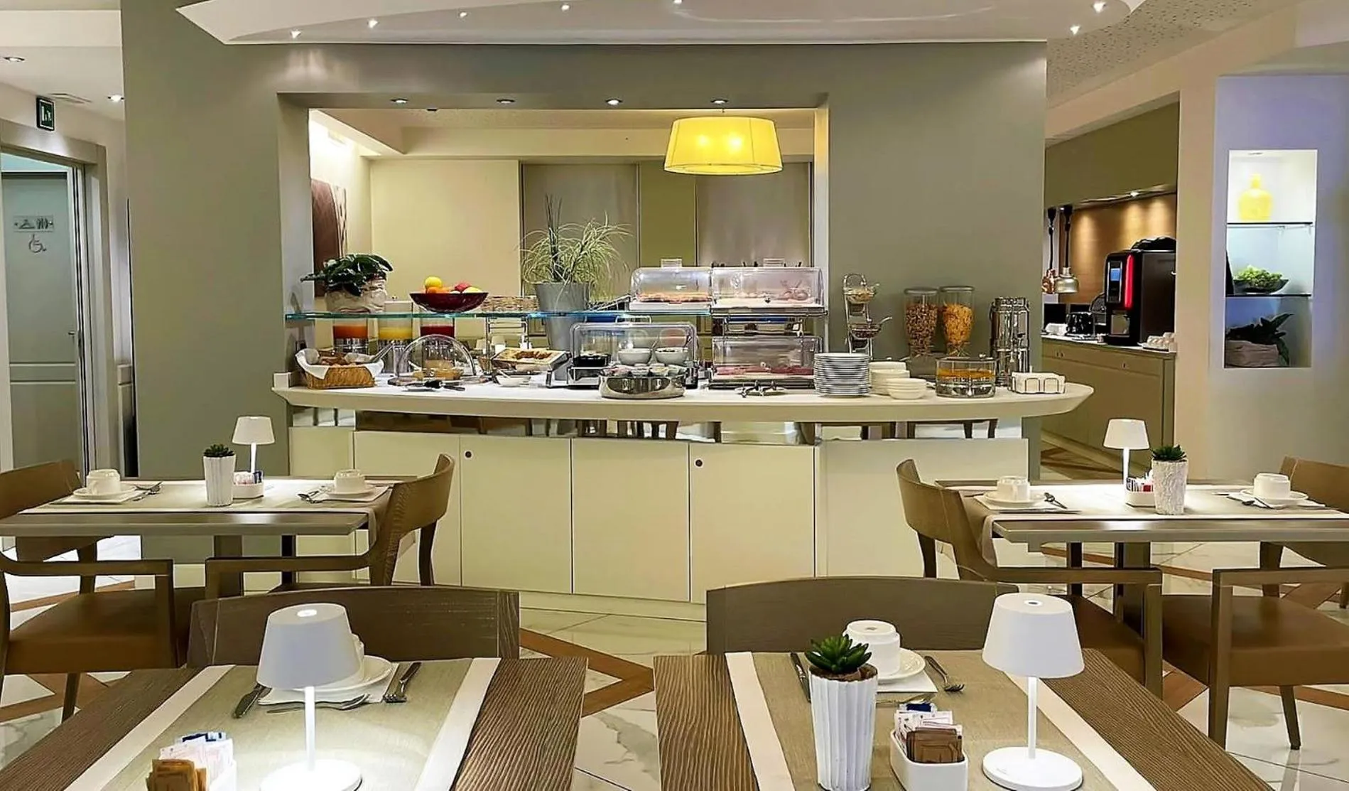 Restaurant/places to eat in Best Western Hotel City