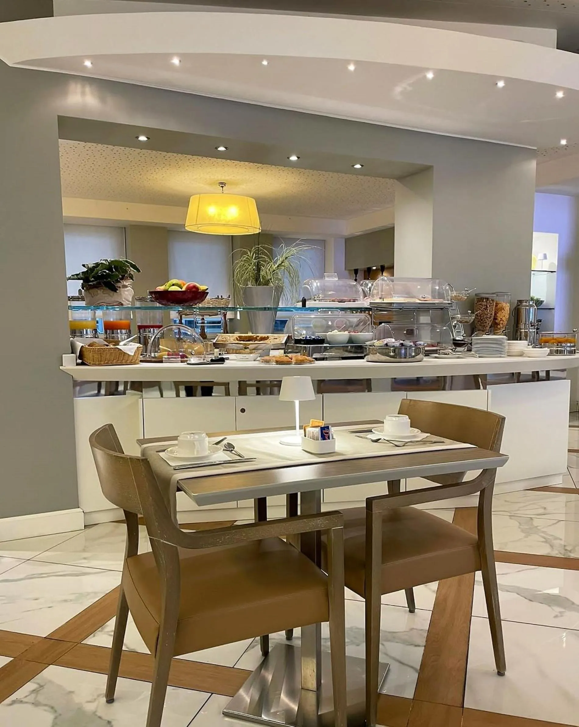 Restaurant/places to eat in Best Western Hotel City