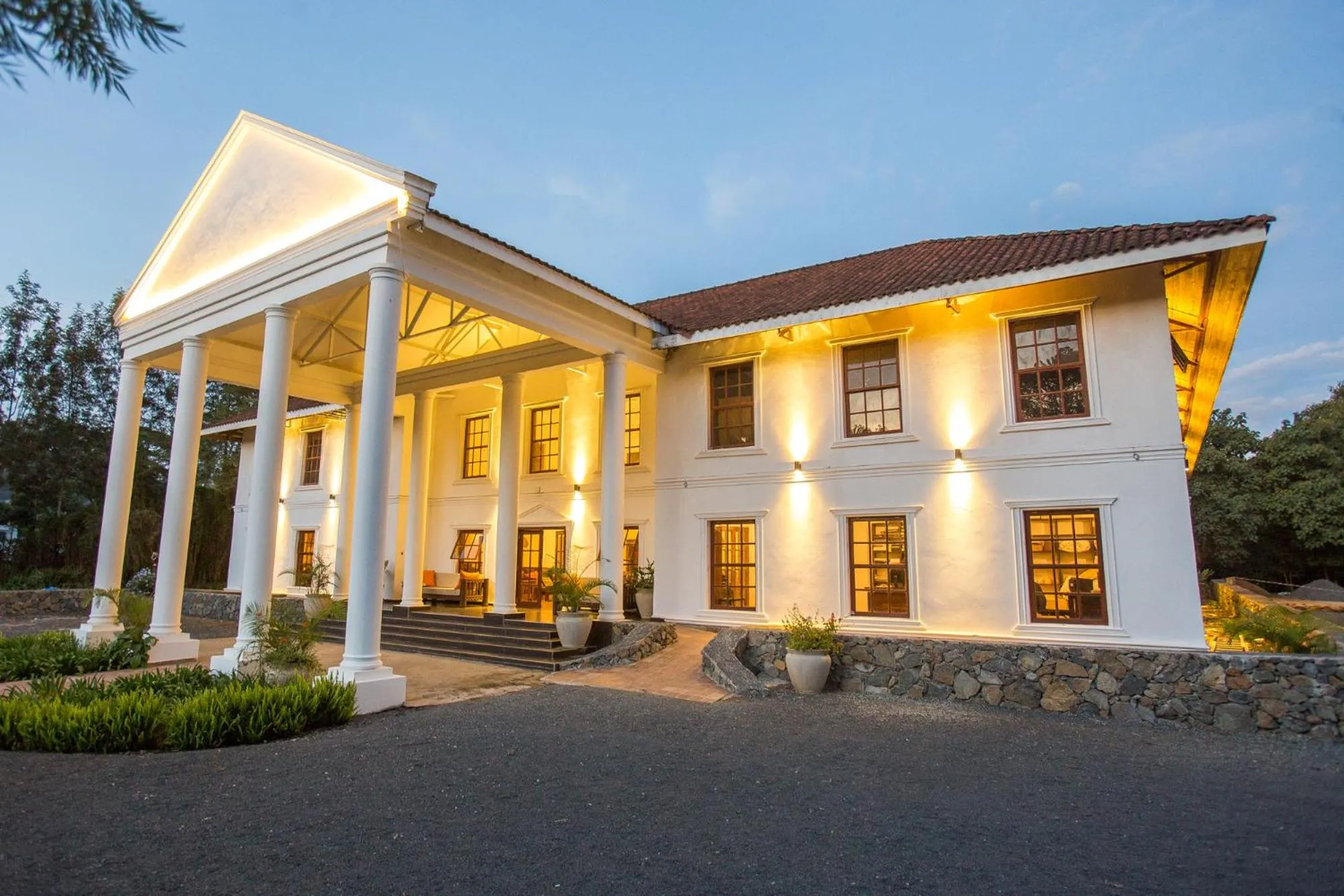 Amani Safari Lodge and Restaurant