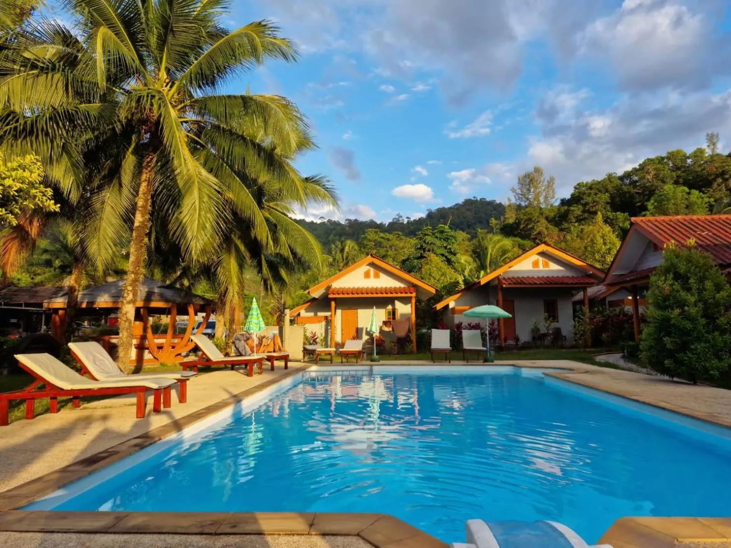 Swimming pool in Khaolak Banana Bungalow