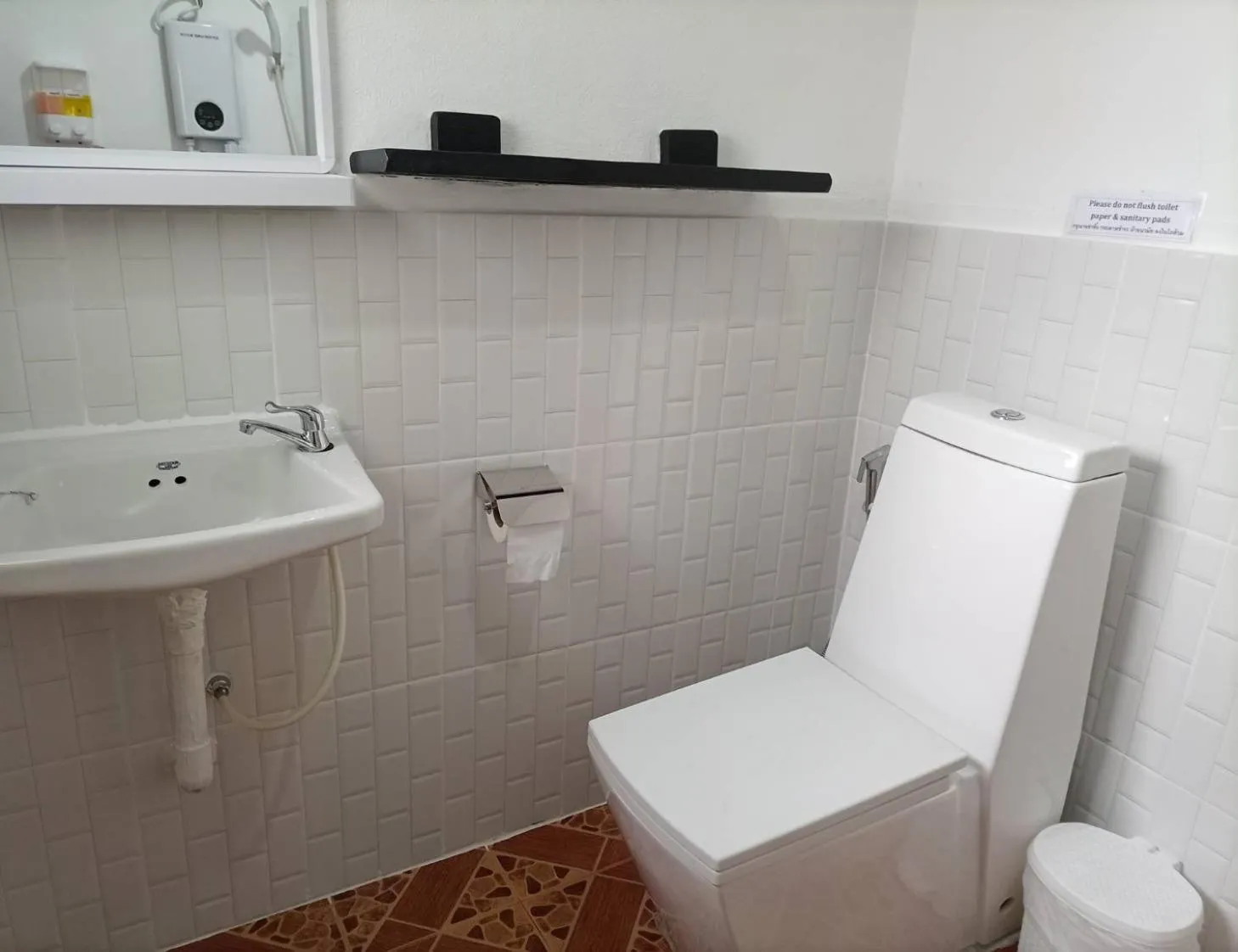 Toilet in Khaolak Banana Bungalow